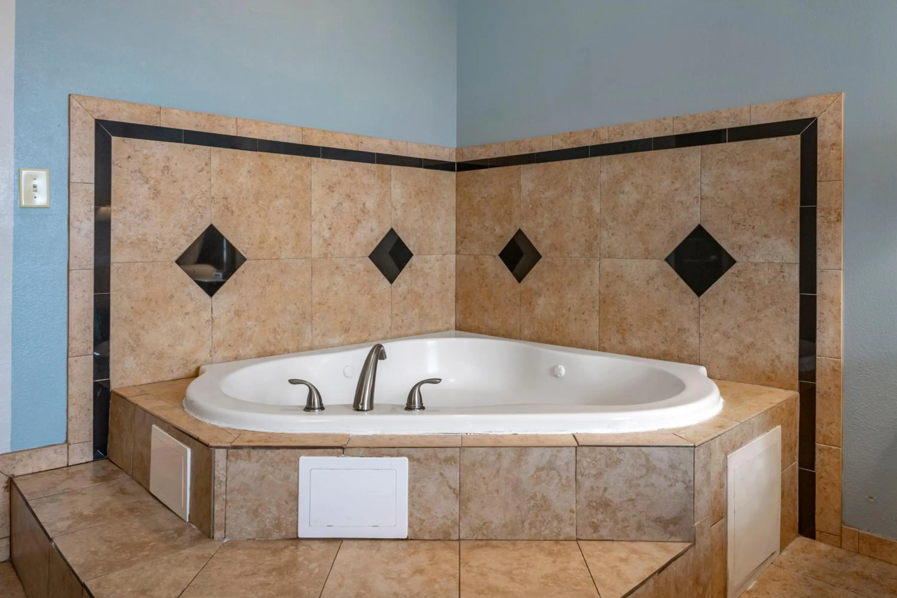 Bedroom in Best Western Plus Bradenton Gateway Hotel