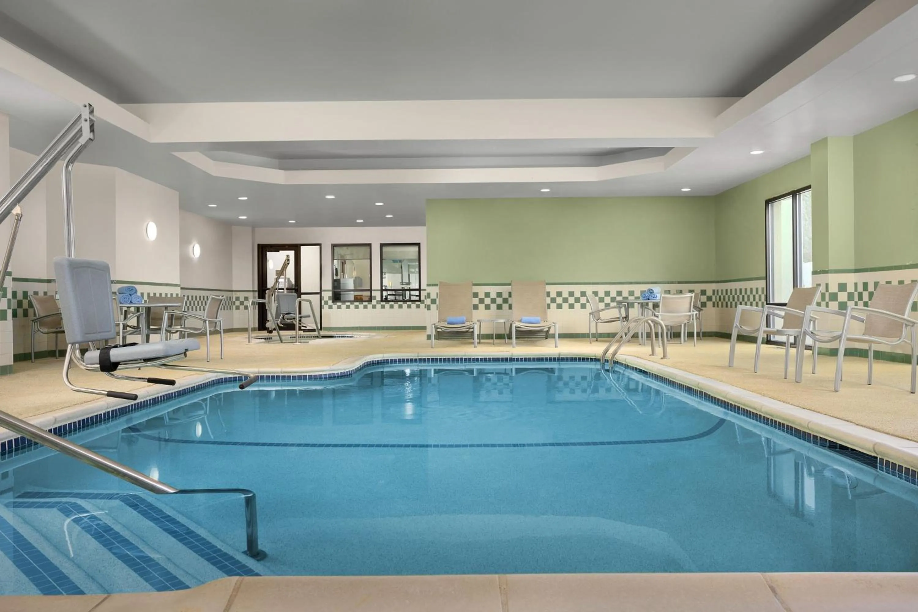Swimming pool in SpringHill Suites Boston Peabody