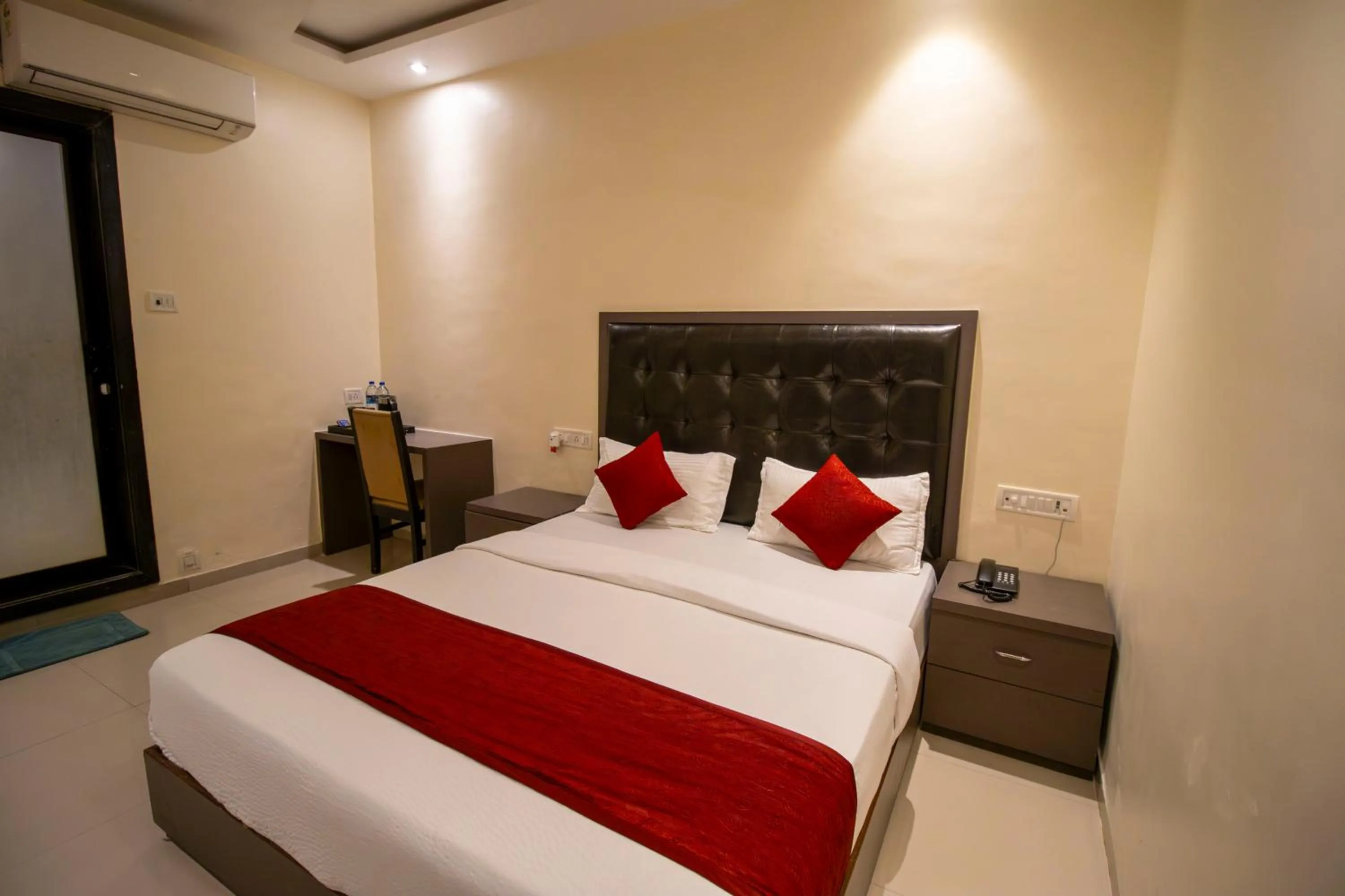 Bed in Hotel BKC Inn - Near Trade Center, Visa Consulate BKC