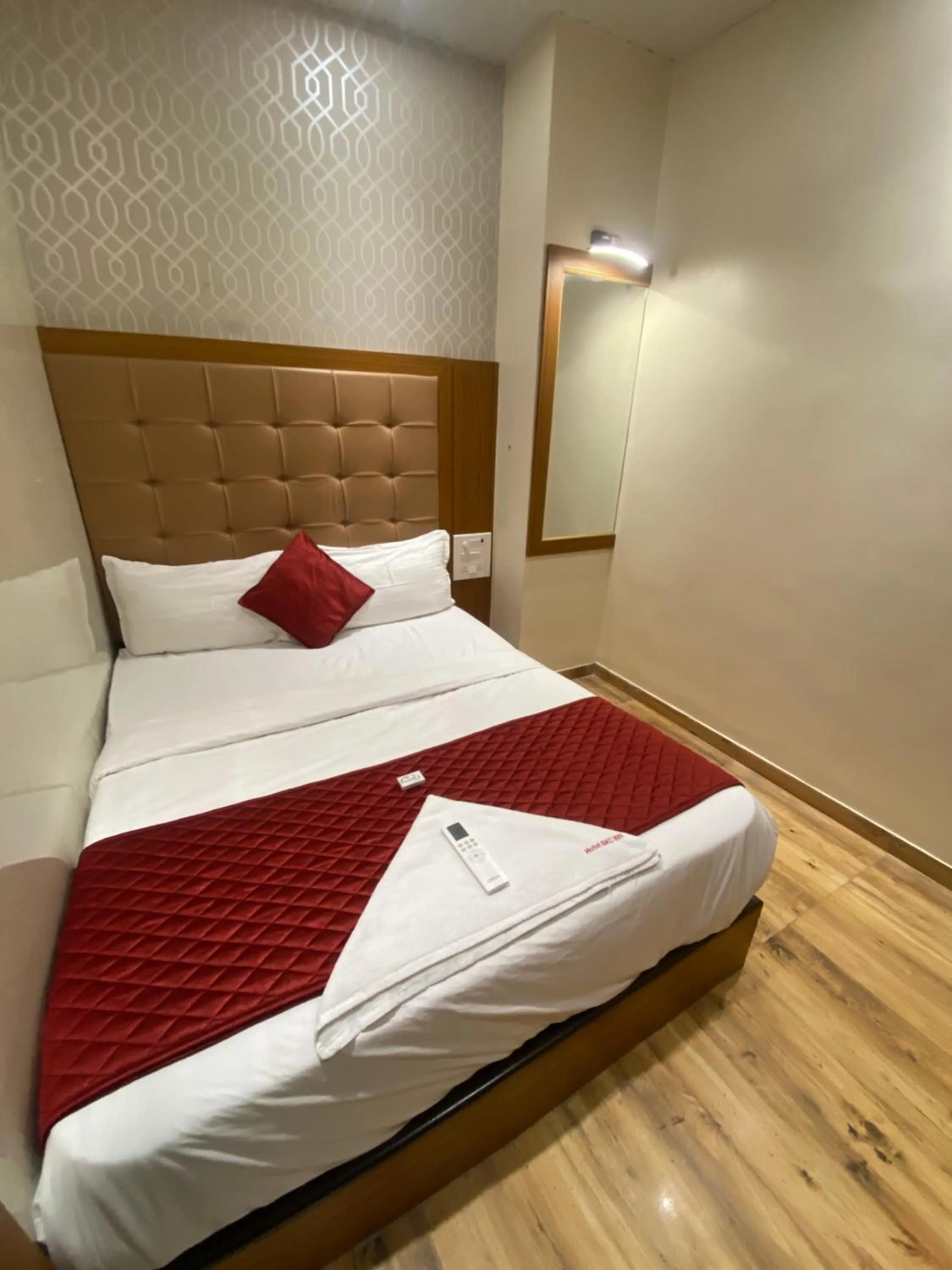 Bedroom in Hotel BKC Inn - Near Trade Center, Visa Consulate BKC