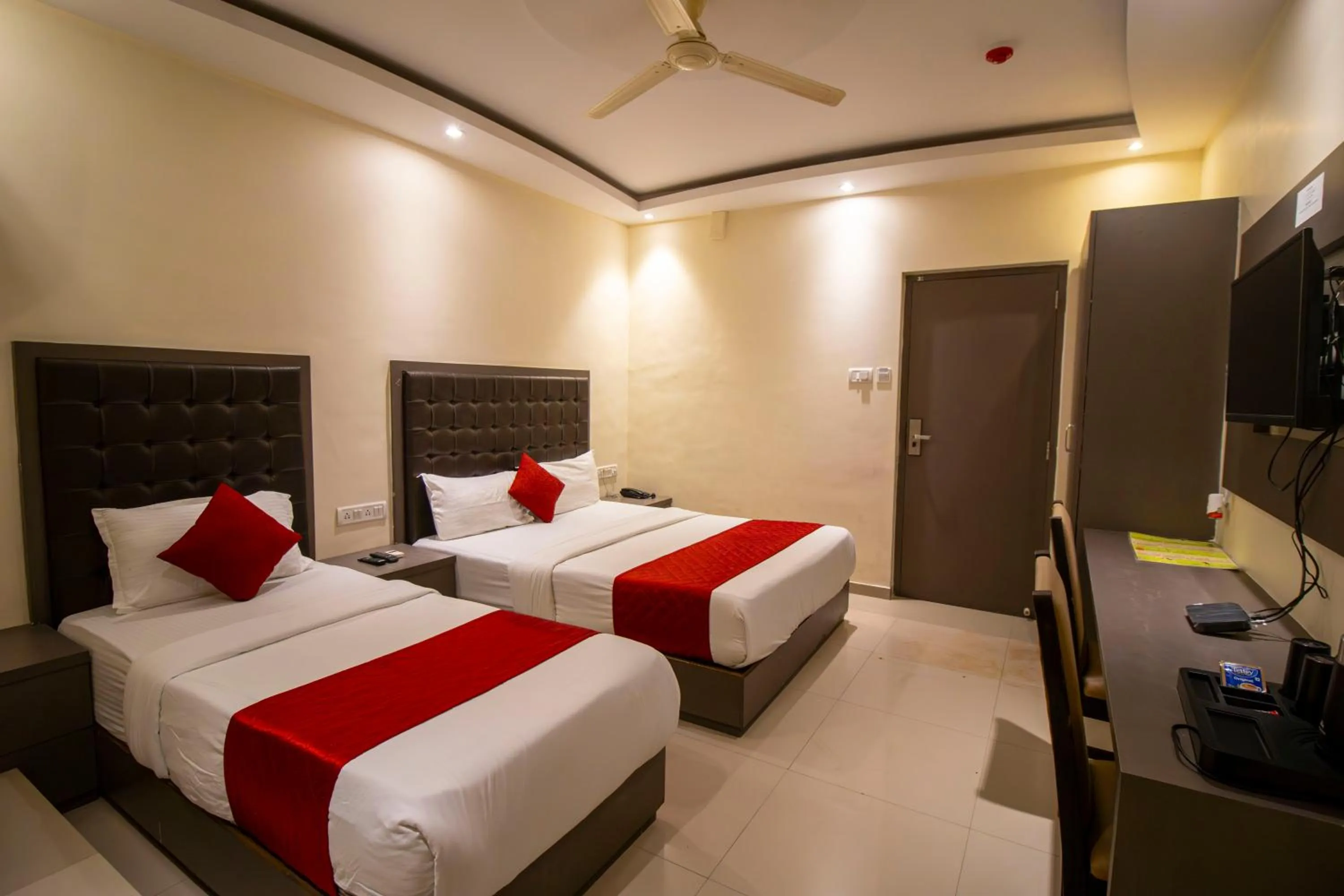 Bed in Hotel BKC Inn - Near Trade Center, Visa Consulate BKC