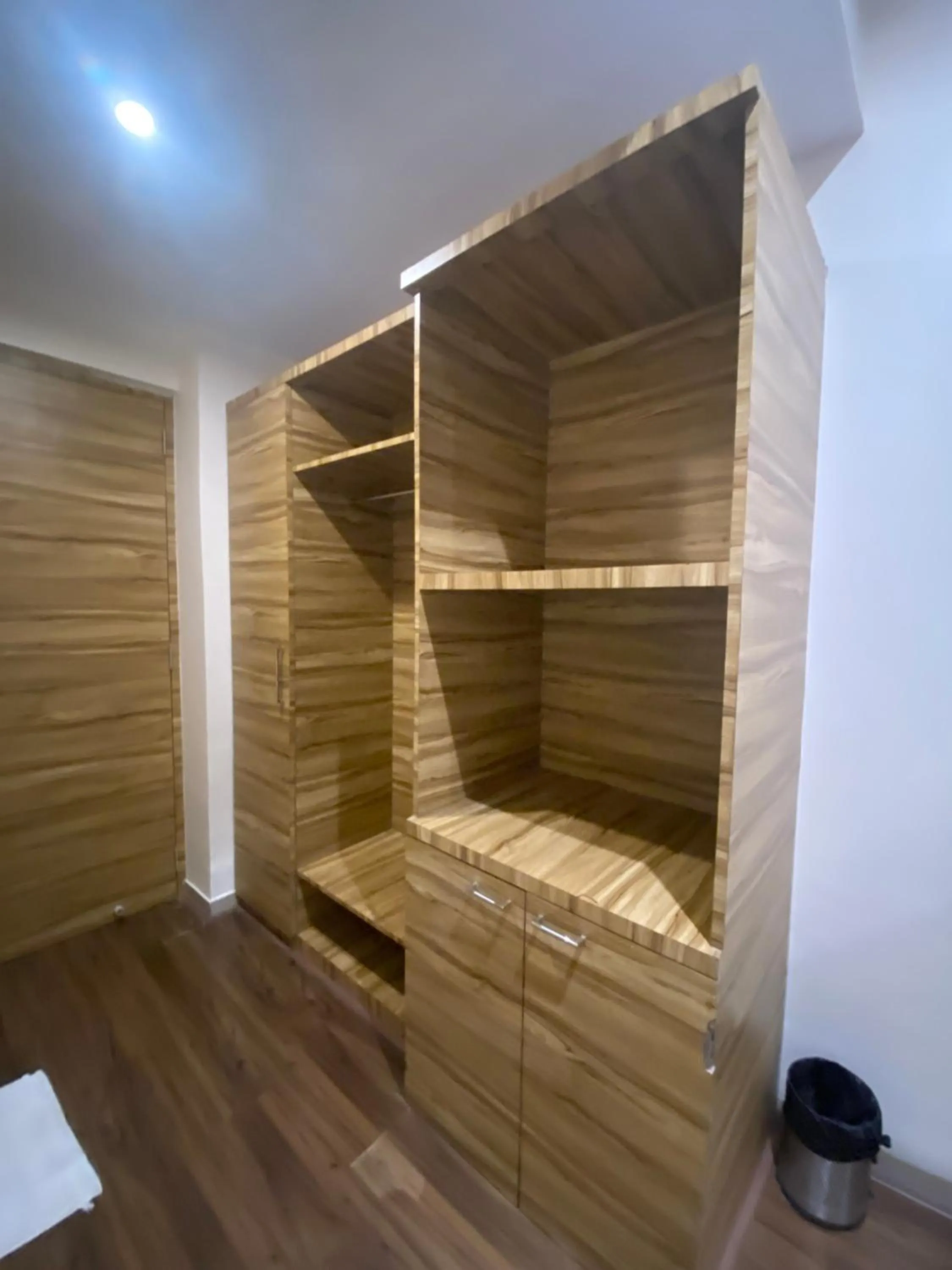 wardrobe in Hotel BKC Inn - Near Trade Center, Visa Consulate BKC