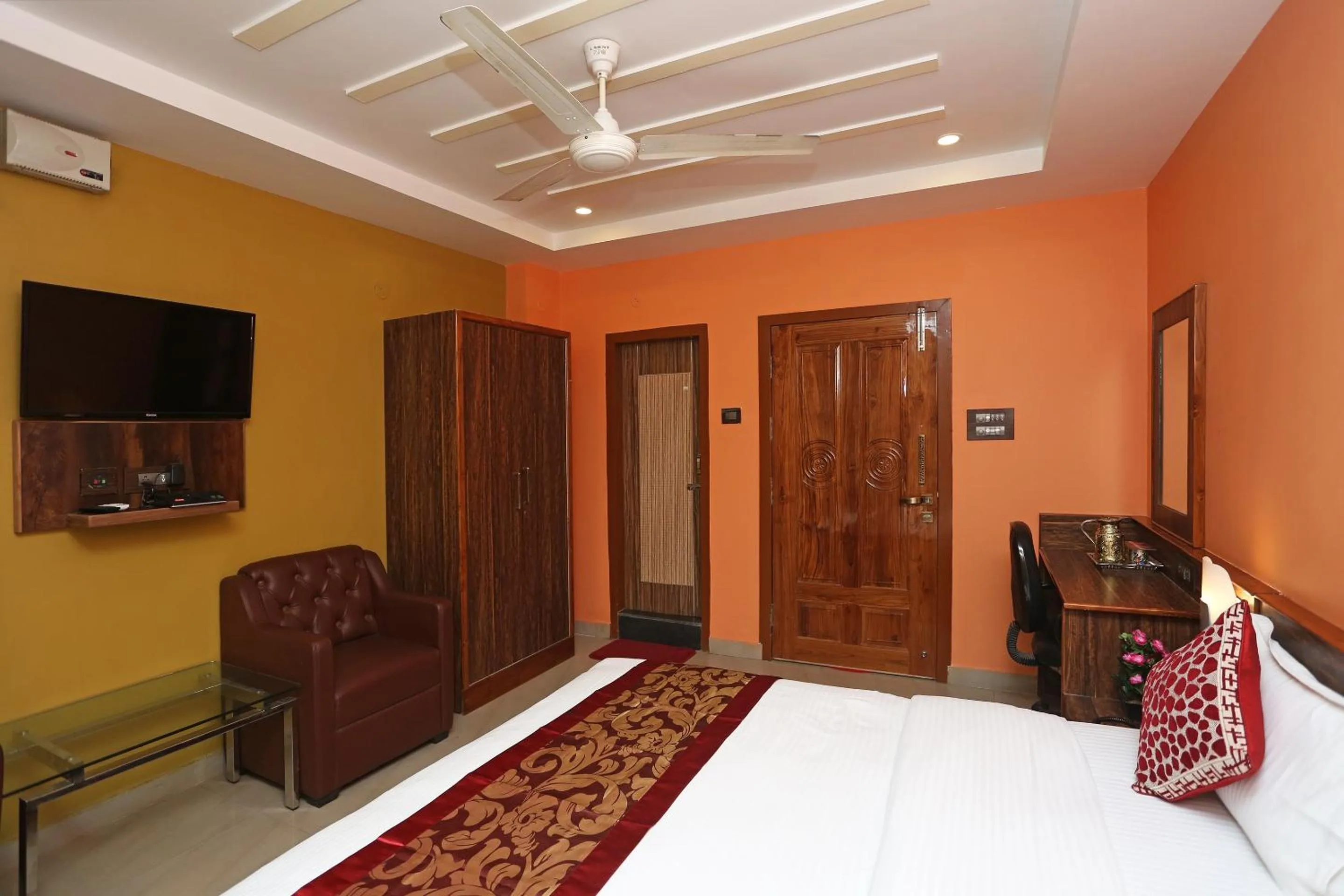 Bedroom, Bed in Super Hotel O Cherry City Cottage