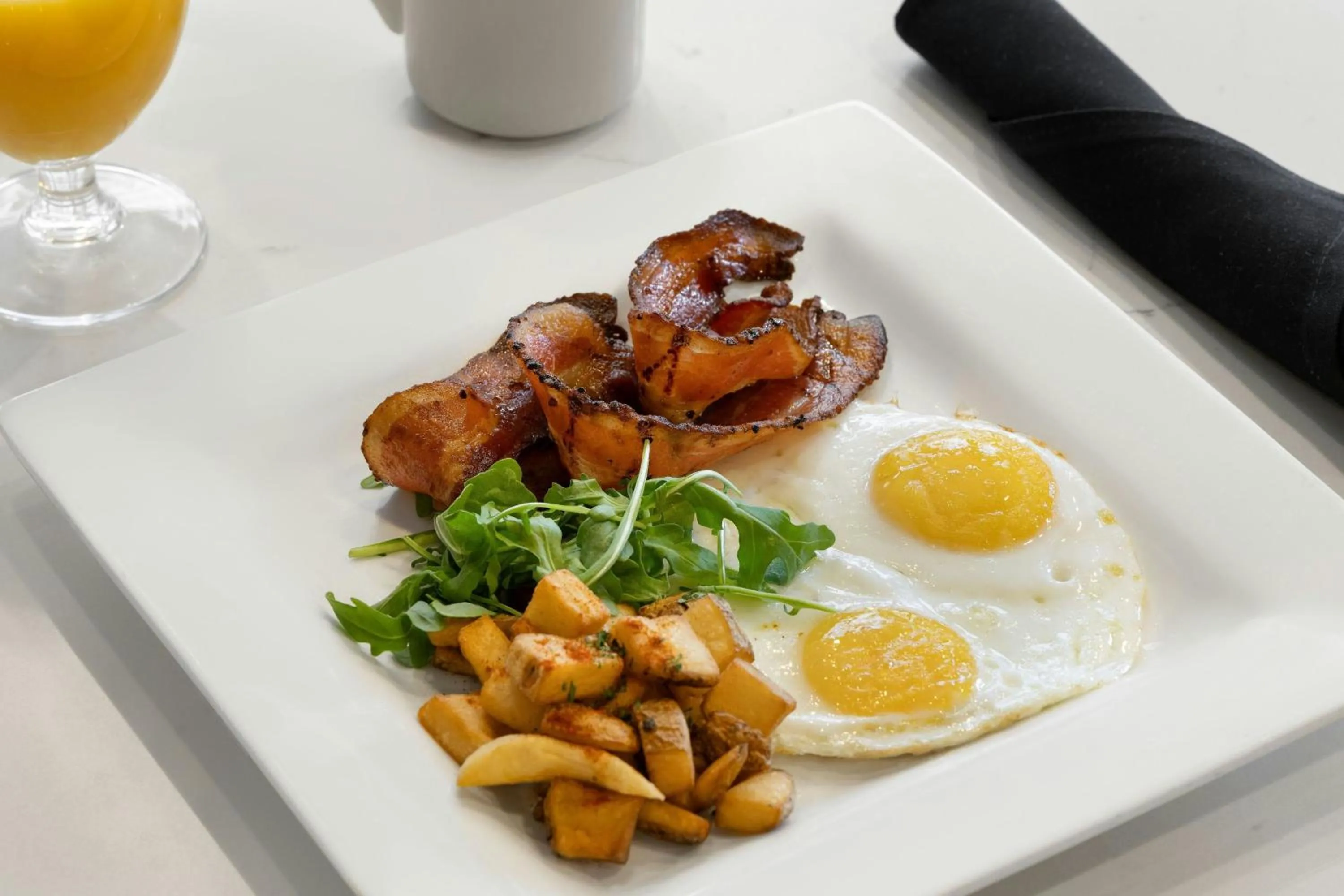 Breakfast in Courtyard by Marriott Seattle Bellevue/Downtown