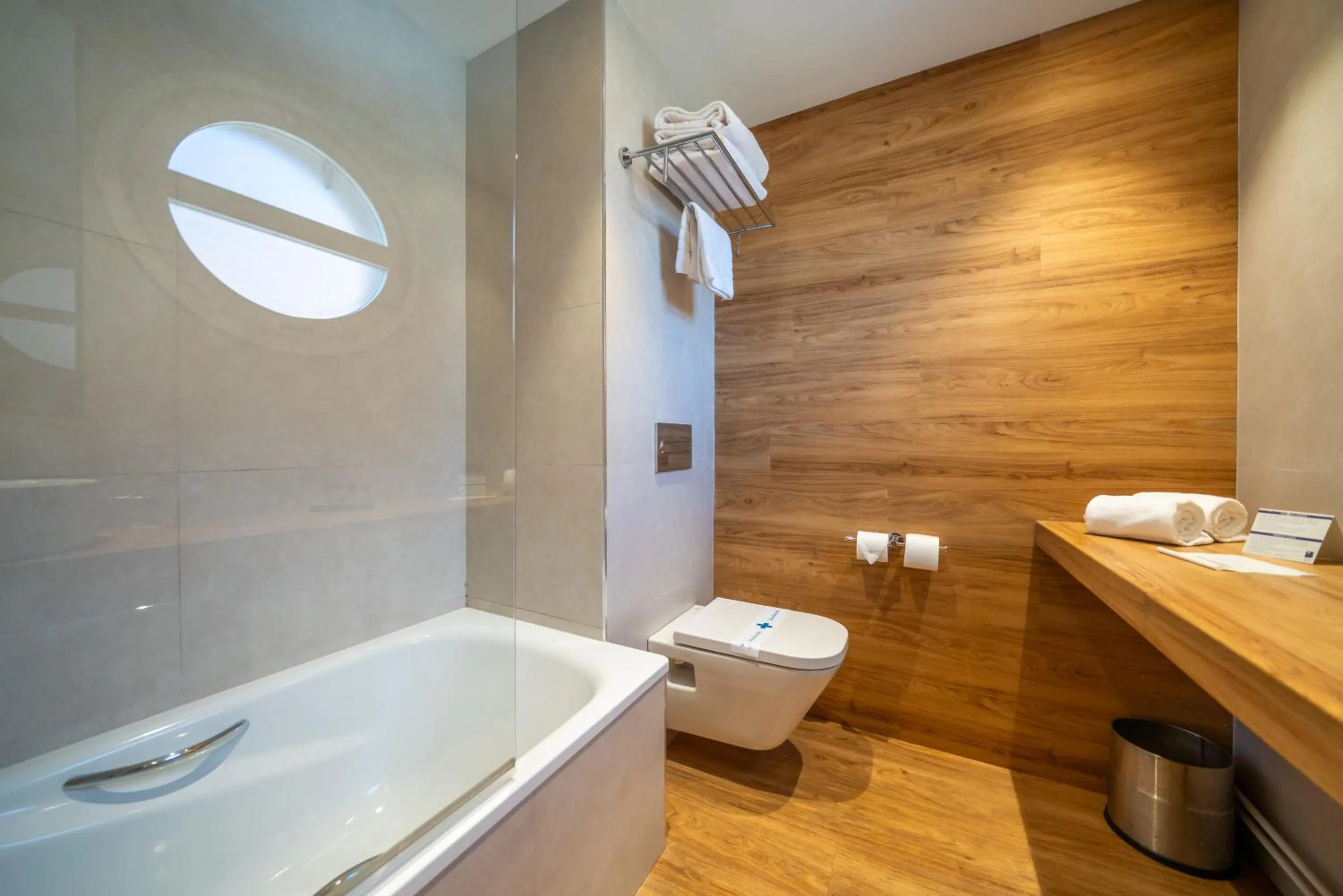 Bathroom in Hotel J. Balmes Vic