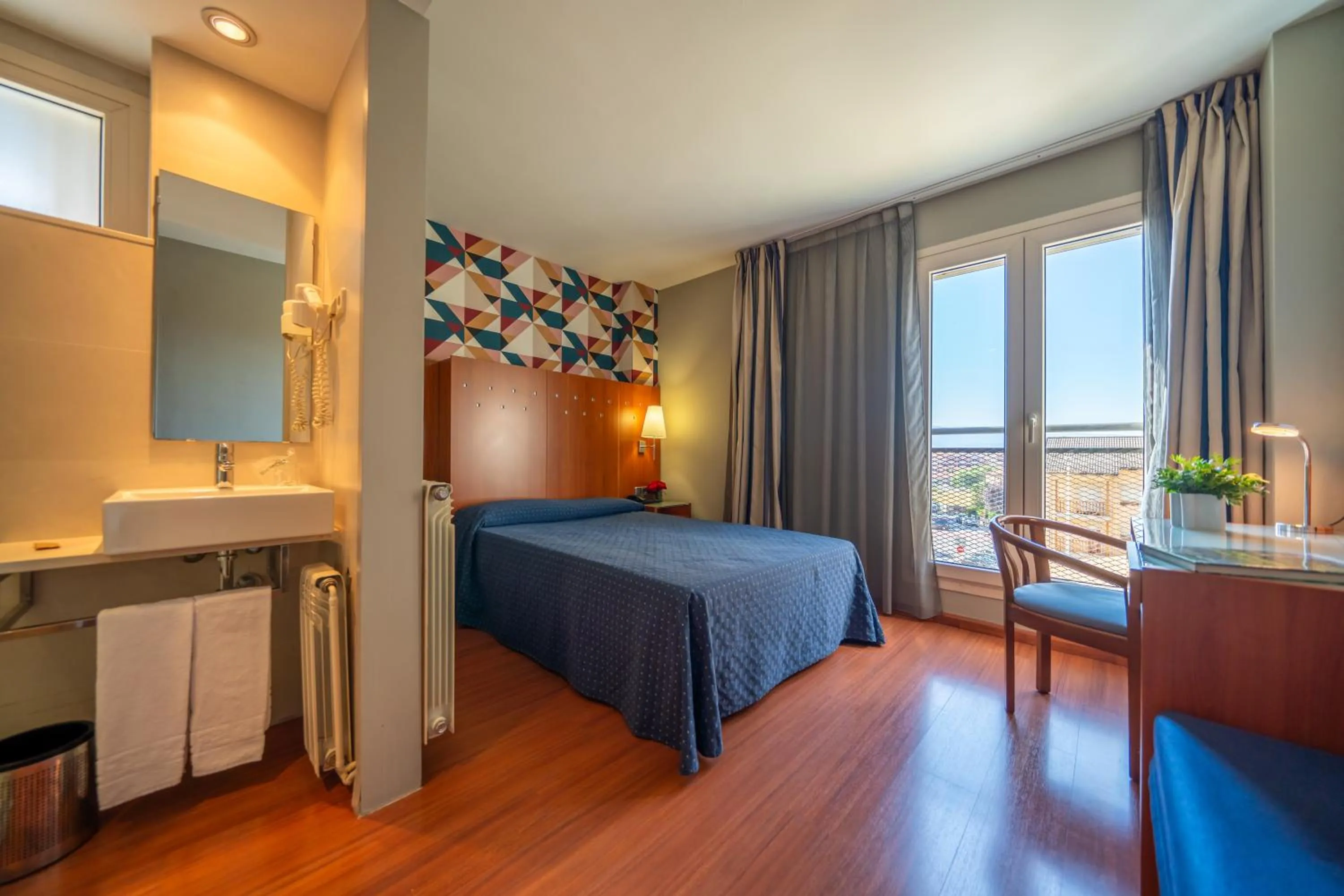 Bed in Hotel J. Balmes Vic