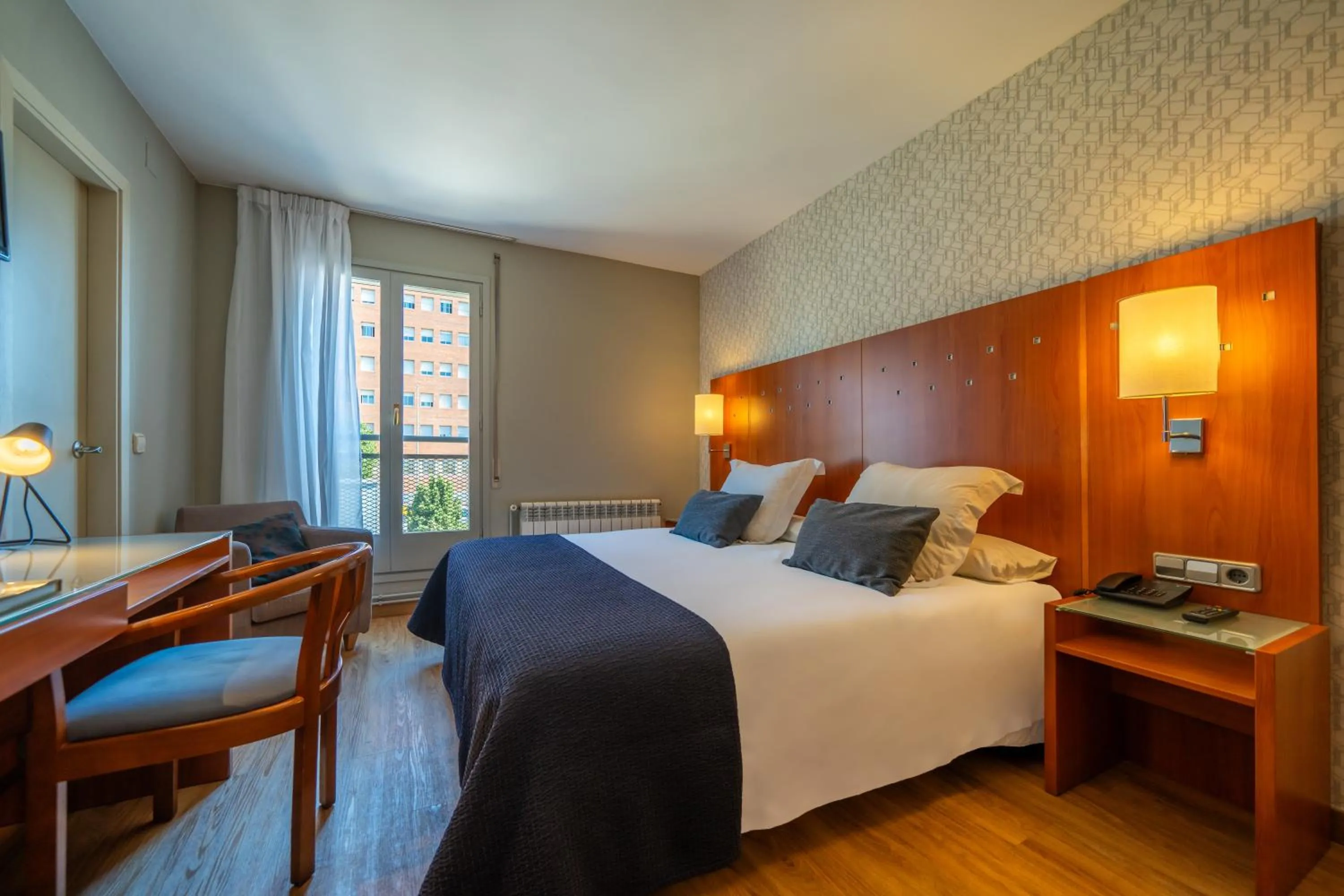Bedroom, Bed in Hotel J. Balmes Vic