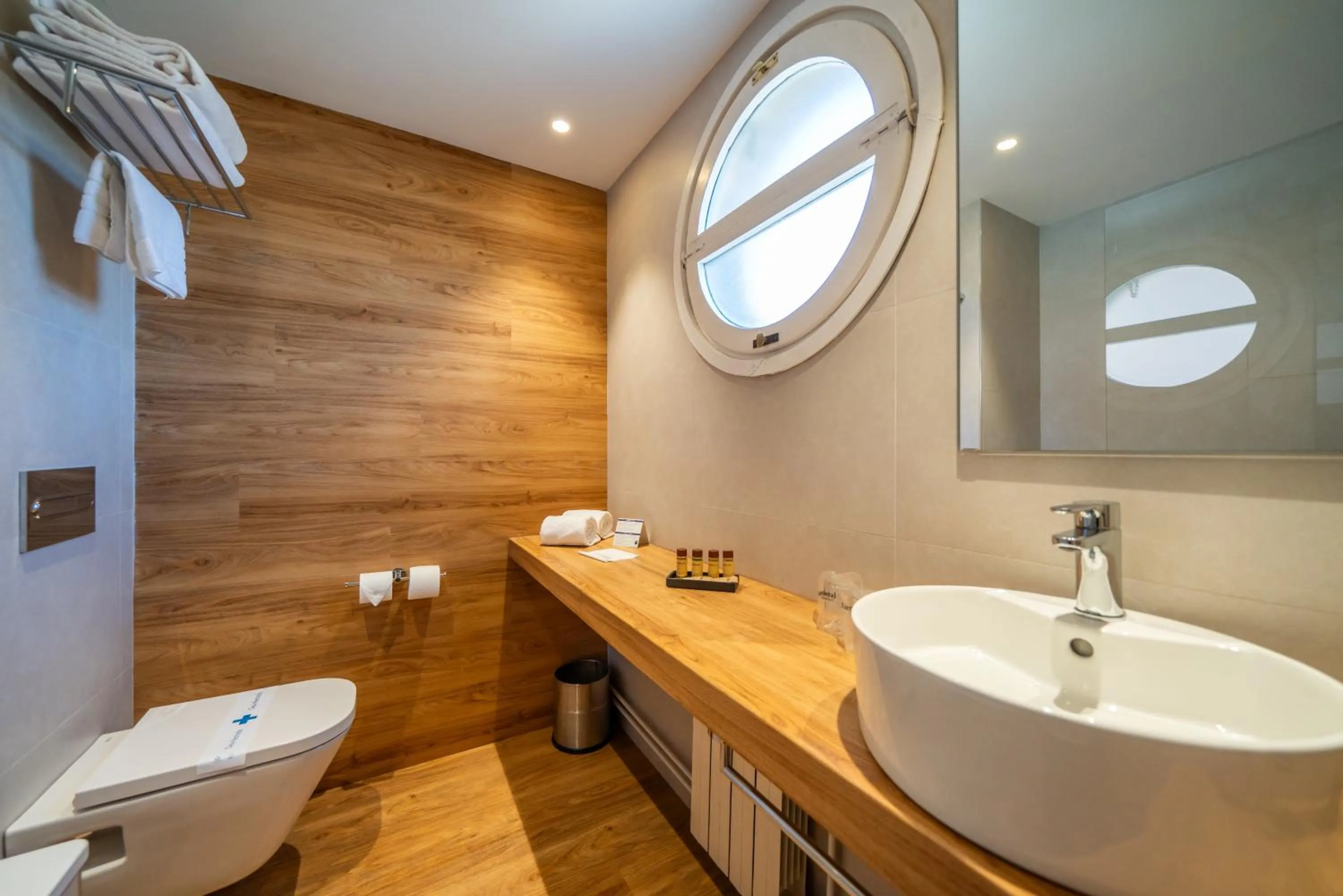 Bathroom in Hotel J. Balmes Vic