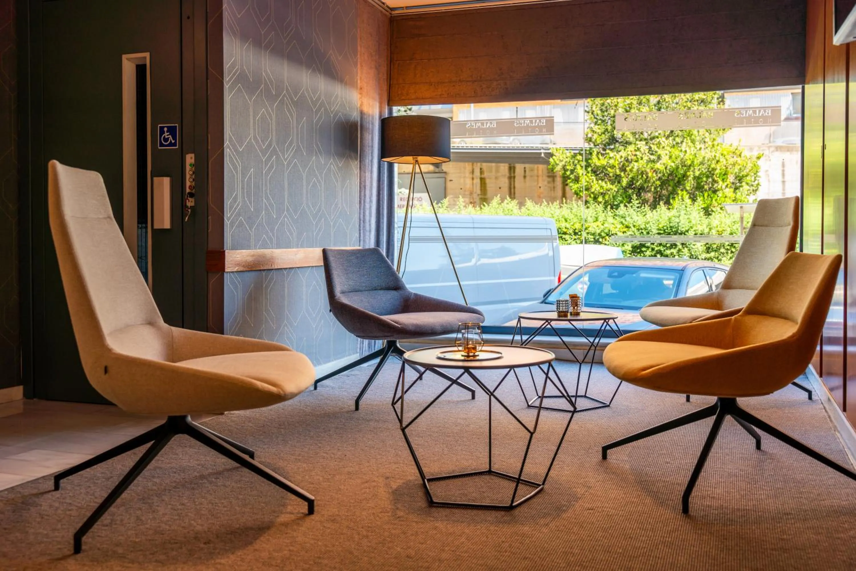 Living room in Hotel J. Balmes Vic