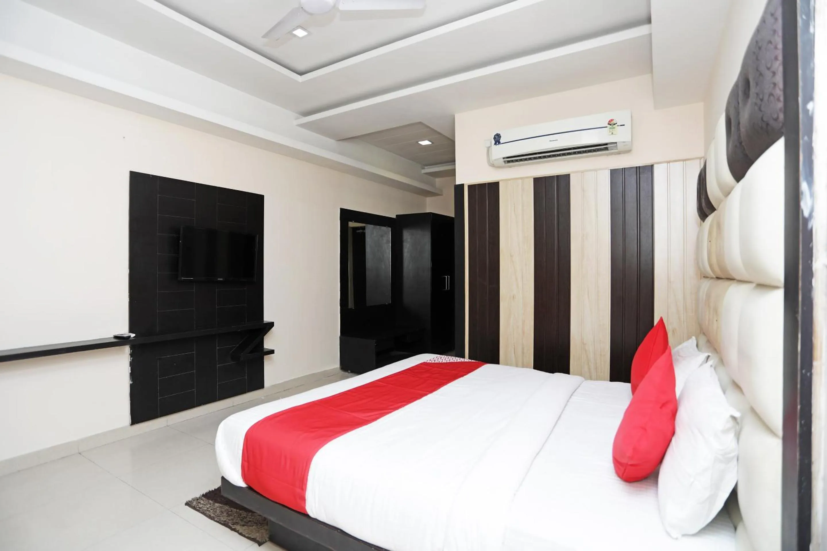 Bedroom, Bed in Hotel O Subhadra Residency