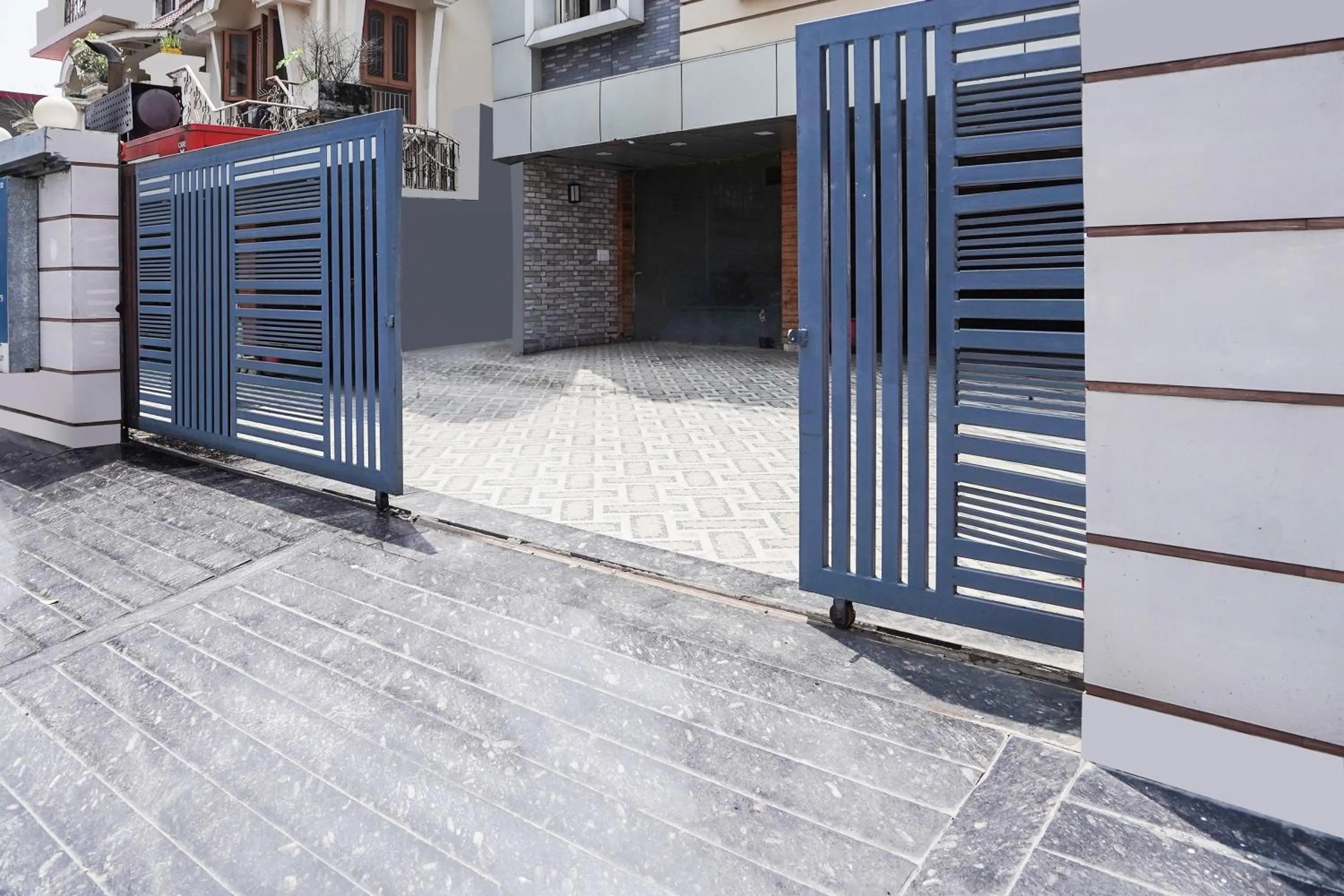 Facade/entrance in FabHotel Doon Maira