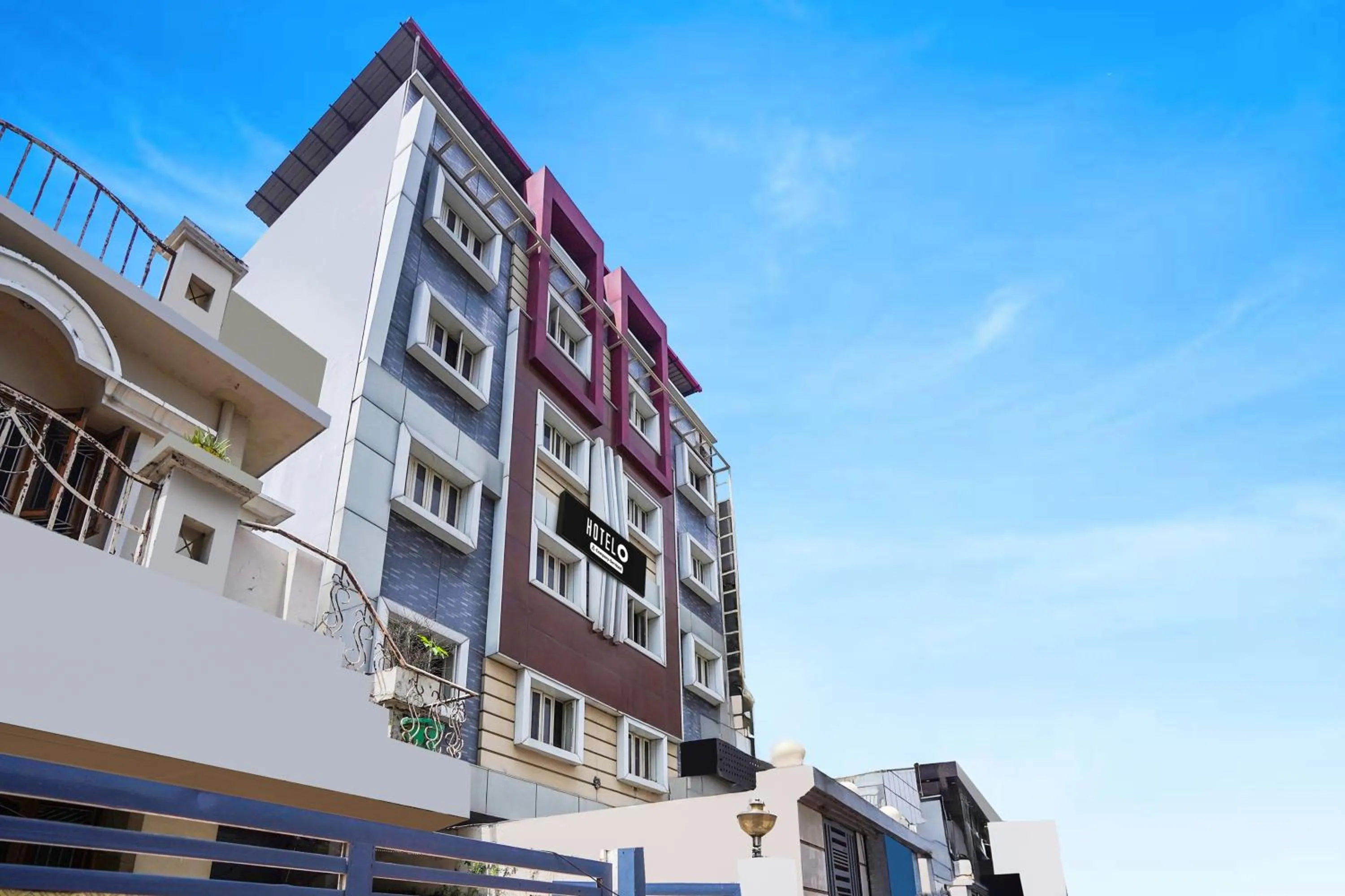 Facade/entrance in Hotel O Canal Road