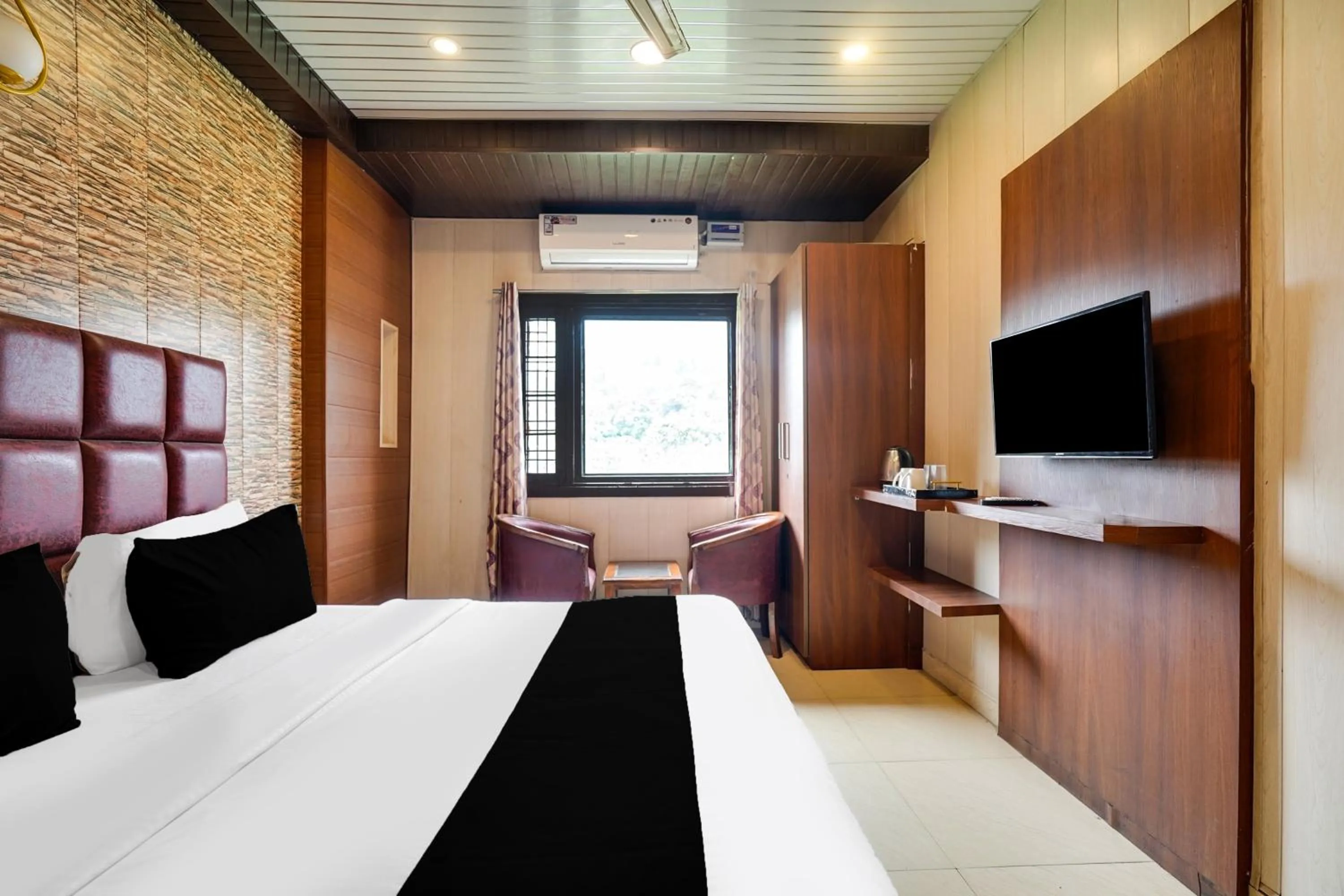 Bedroom, Bed in FabHotel Doon Maira