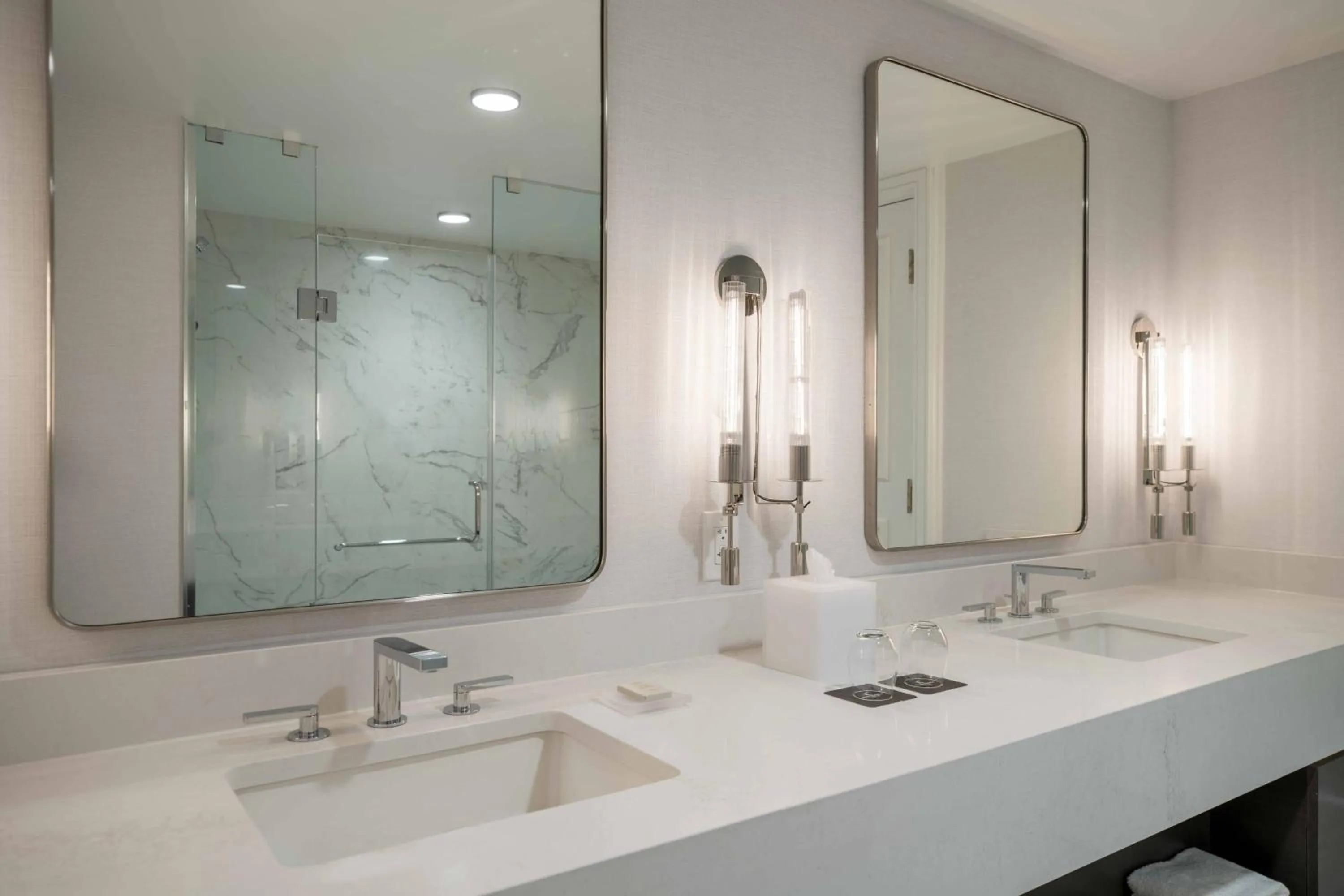 Bathroom in Renaissance Baltimore Harborplace Hotel