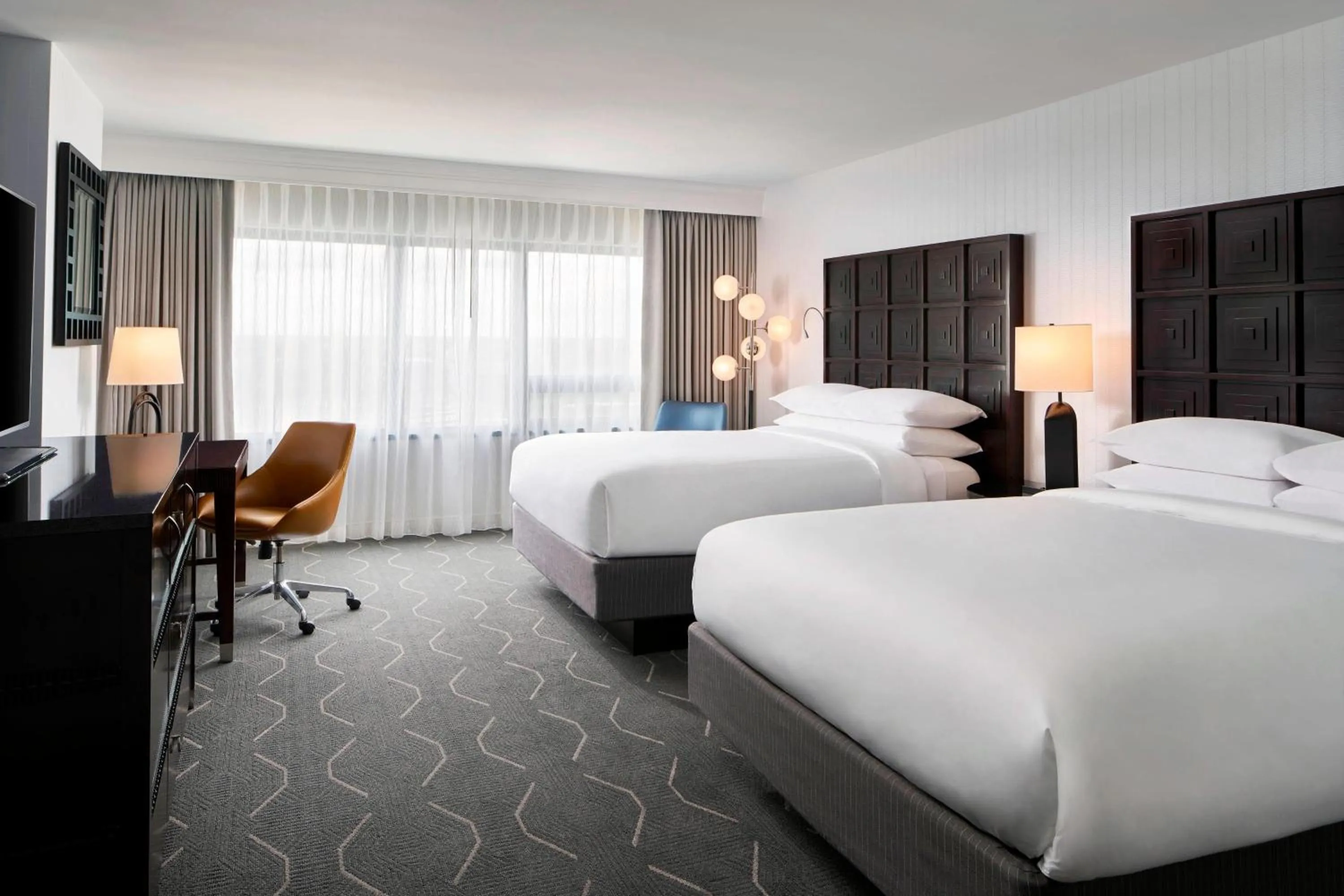 Photo of the whole room, Bed in Renaissance Baltimore Harborplace Hotel