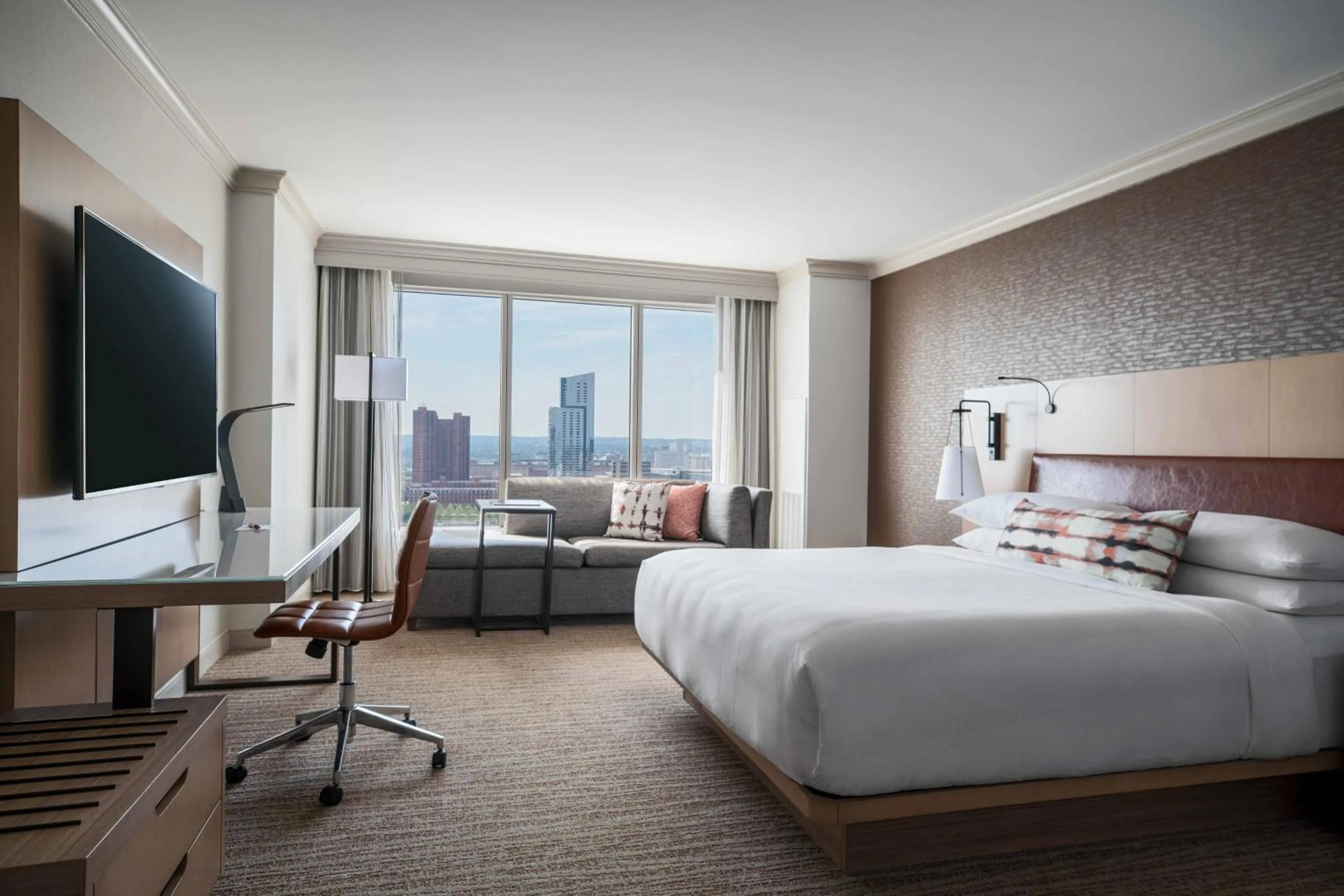 Photo of the whole room, Bed in Baltimore Marriott Waterfront