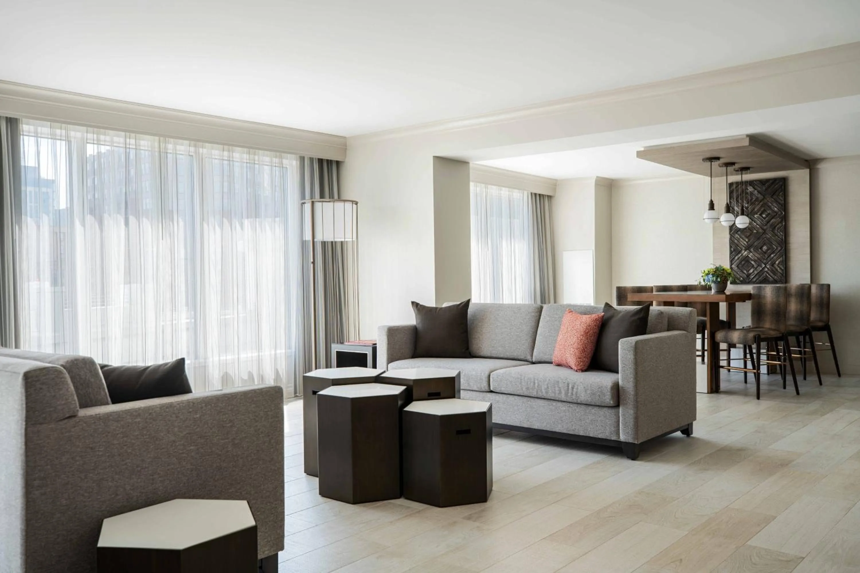 Living room in Baltimore Marriott Waterfront