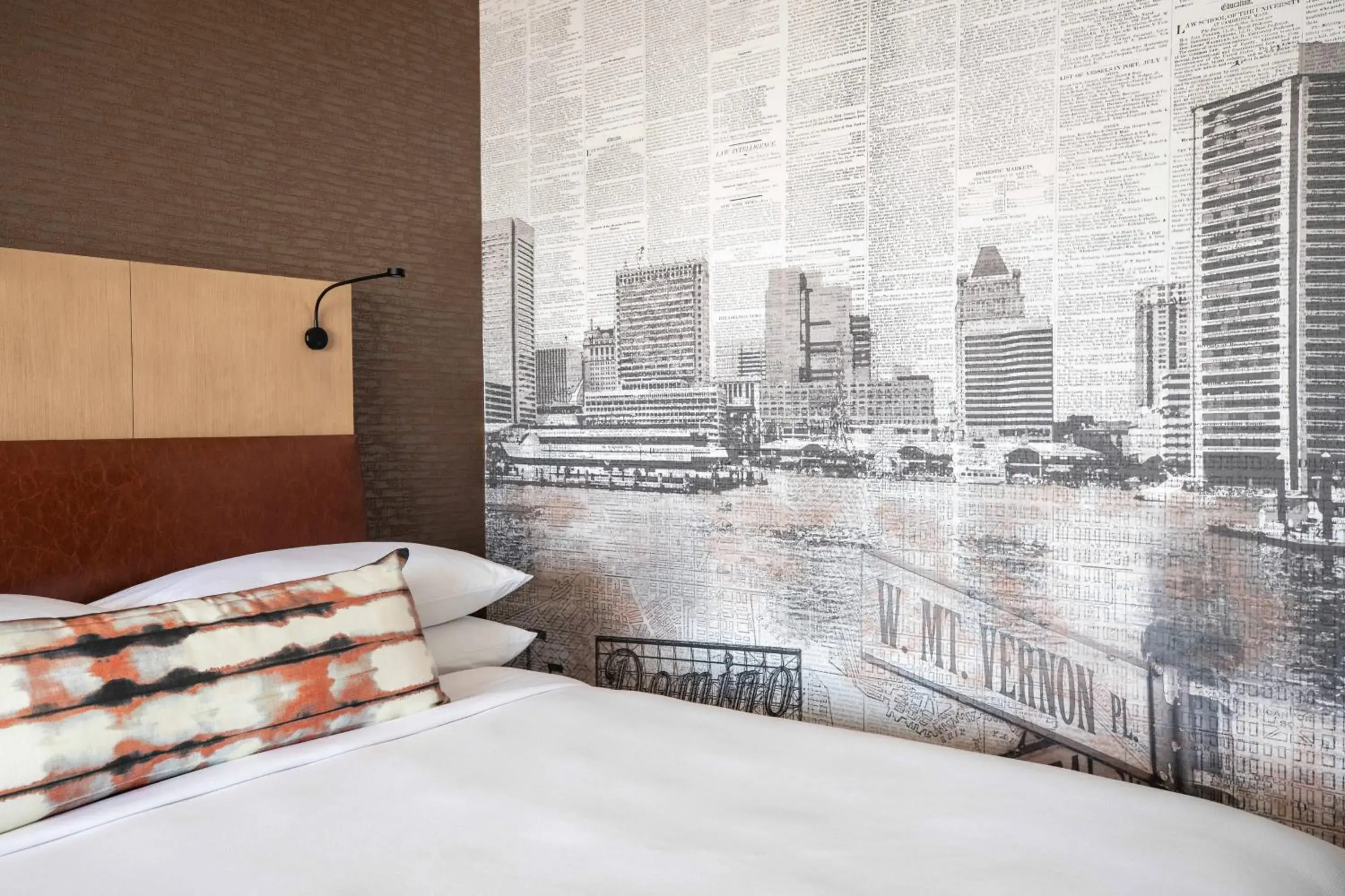 Queen Room with Two Queen Beds and City View in Baltimore Marriott Waterfront Queen Room with Two Queen Beds and City View in Baltimore Marriott Waterfront