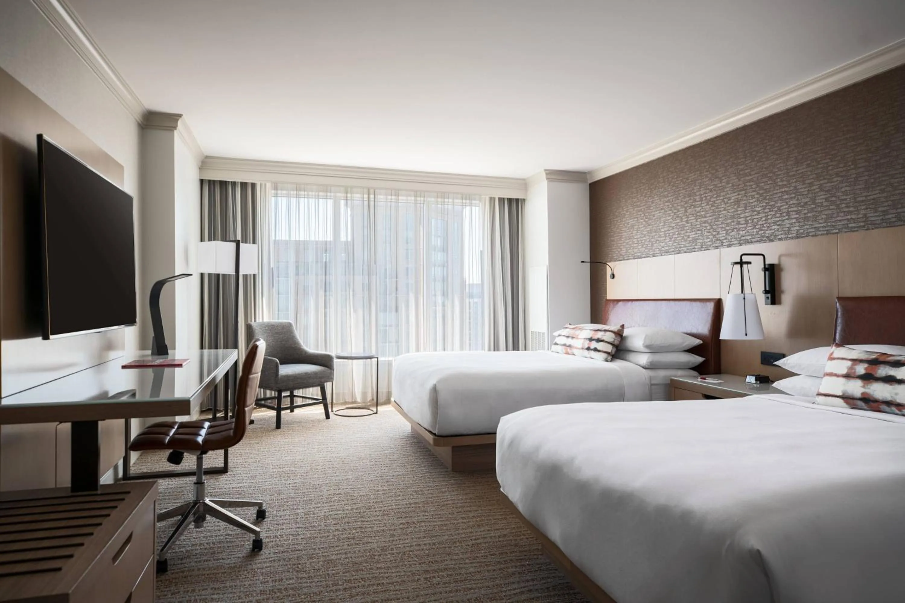 Photo of the whole room, Bed in Baltimore Marriott Waterfront