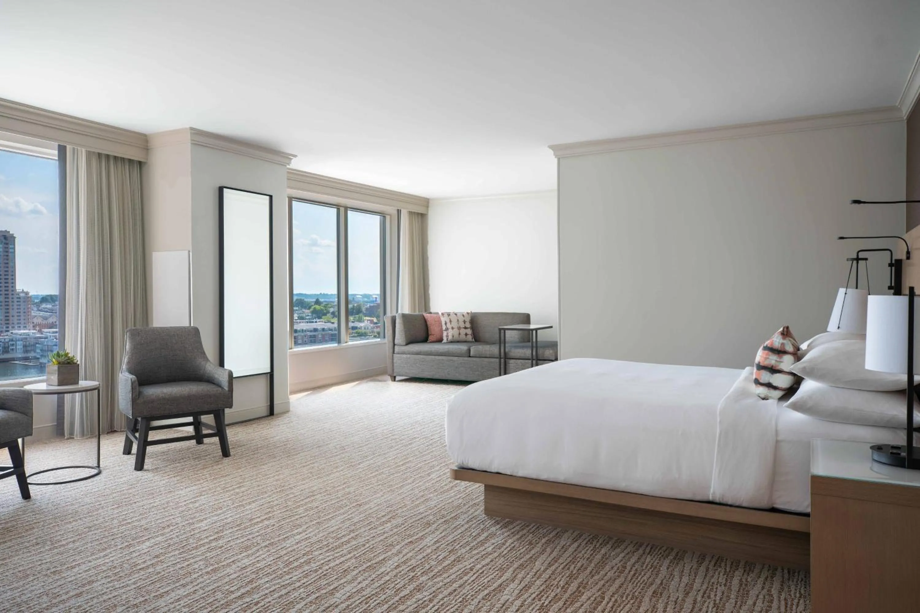 Photo of the whole room, Bed in Baltimore Marriott Waterfront