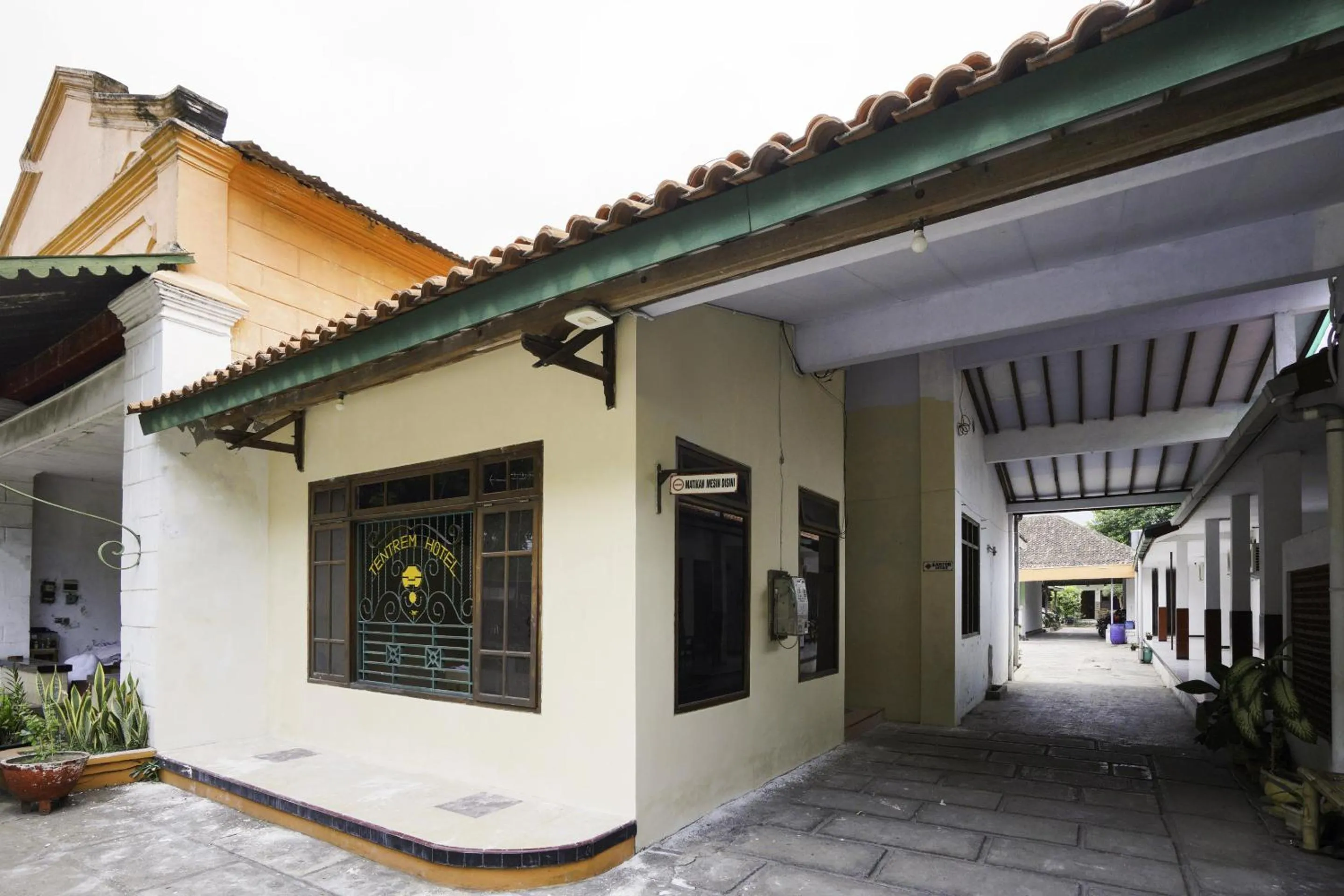 Property building in Hotel Tentrem Syariah