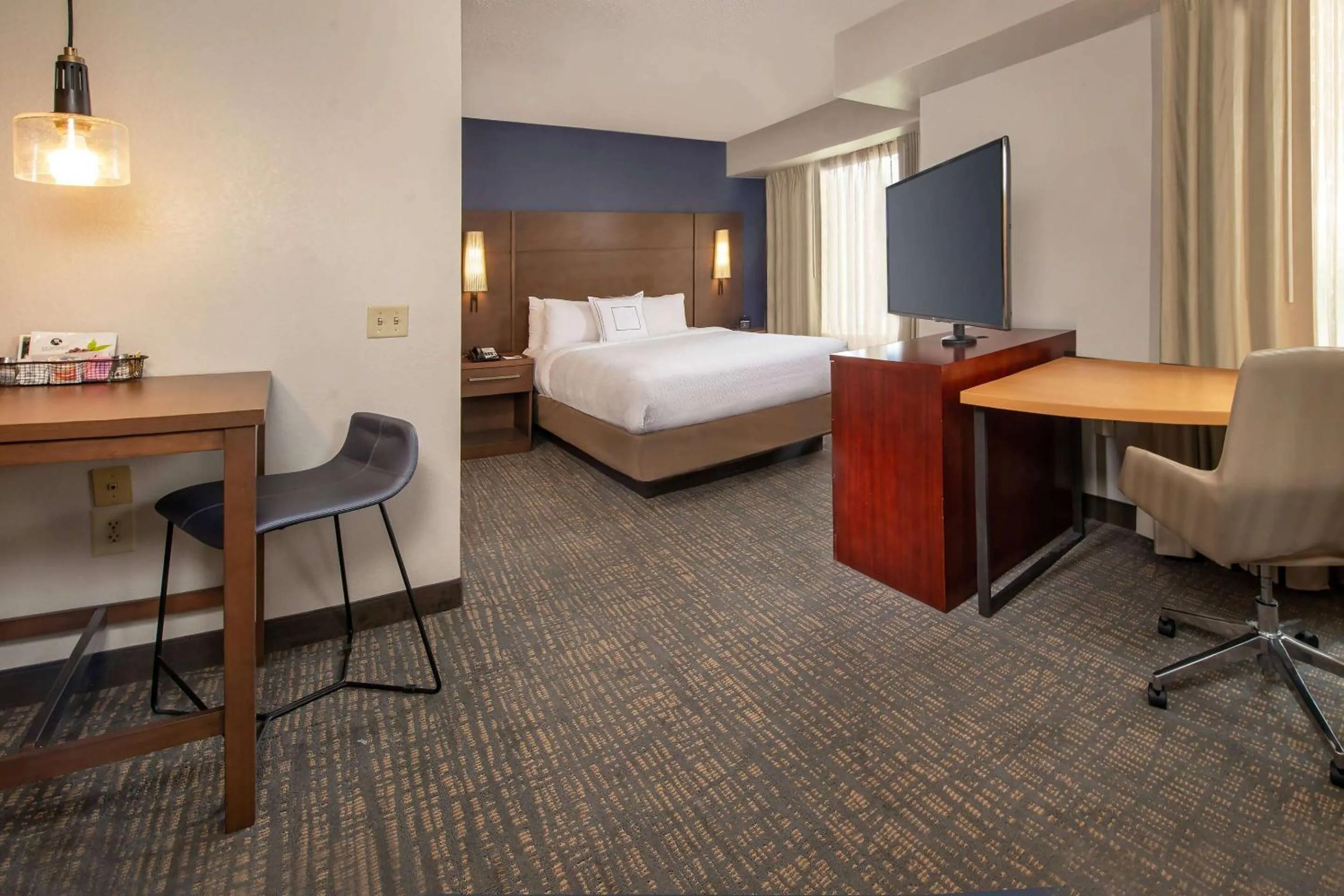 Photo of the whole room, Bed in Sonesta ES Suites Baltimore BWI Airport
