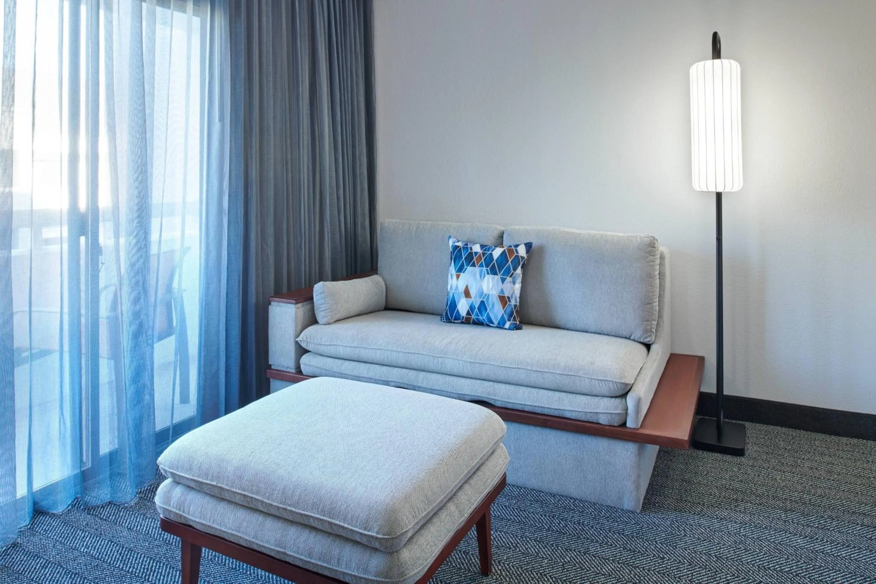 Photo of the whole room, Bed in Courtyard Chicago Highland Park/Northbrook