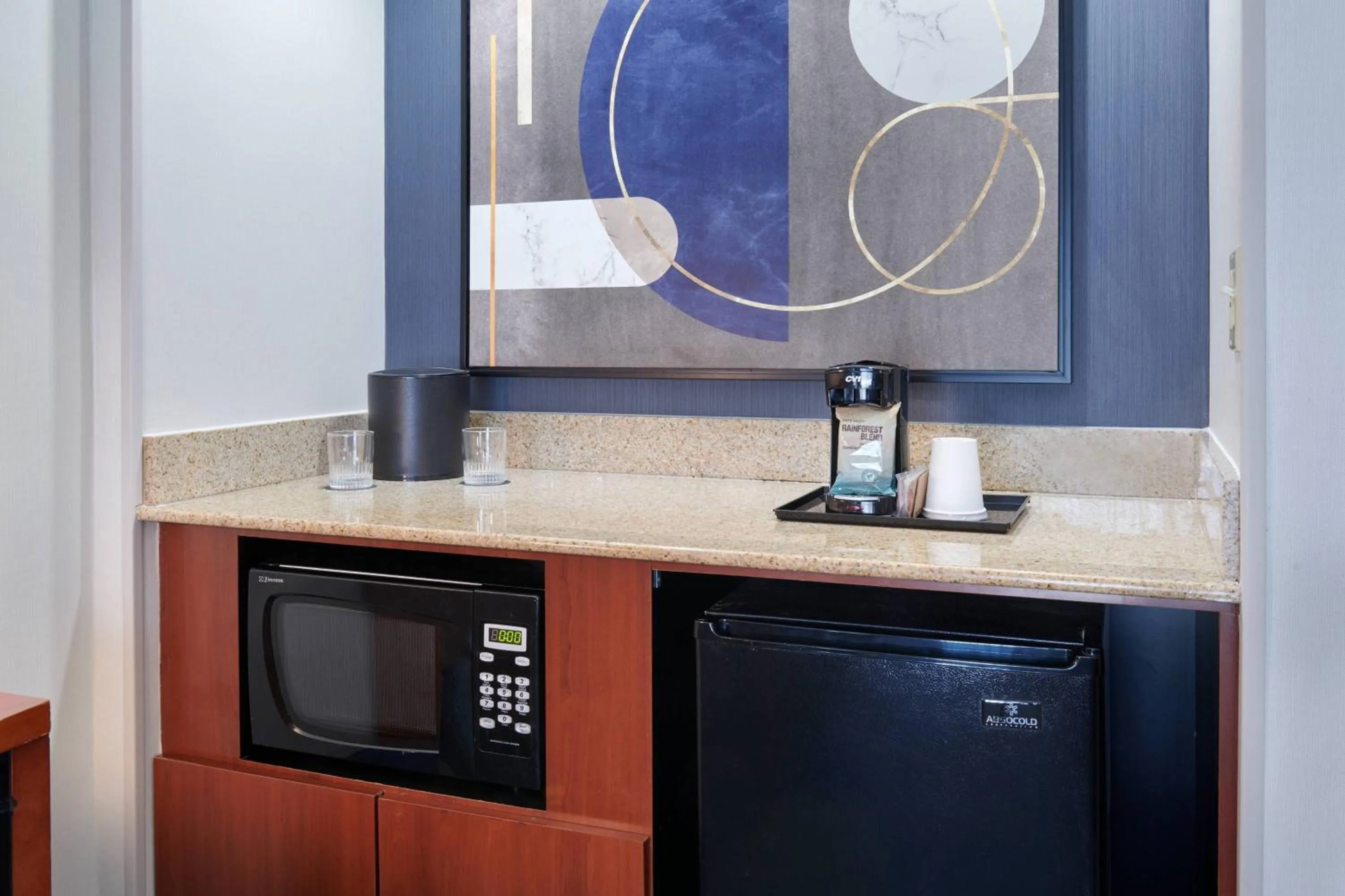 Lounge or bar in Courtyard Chicago Highland Park/Northbrook