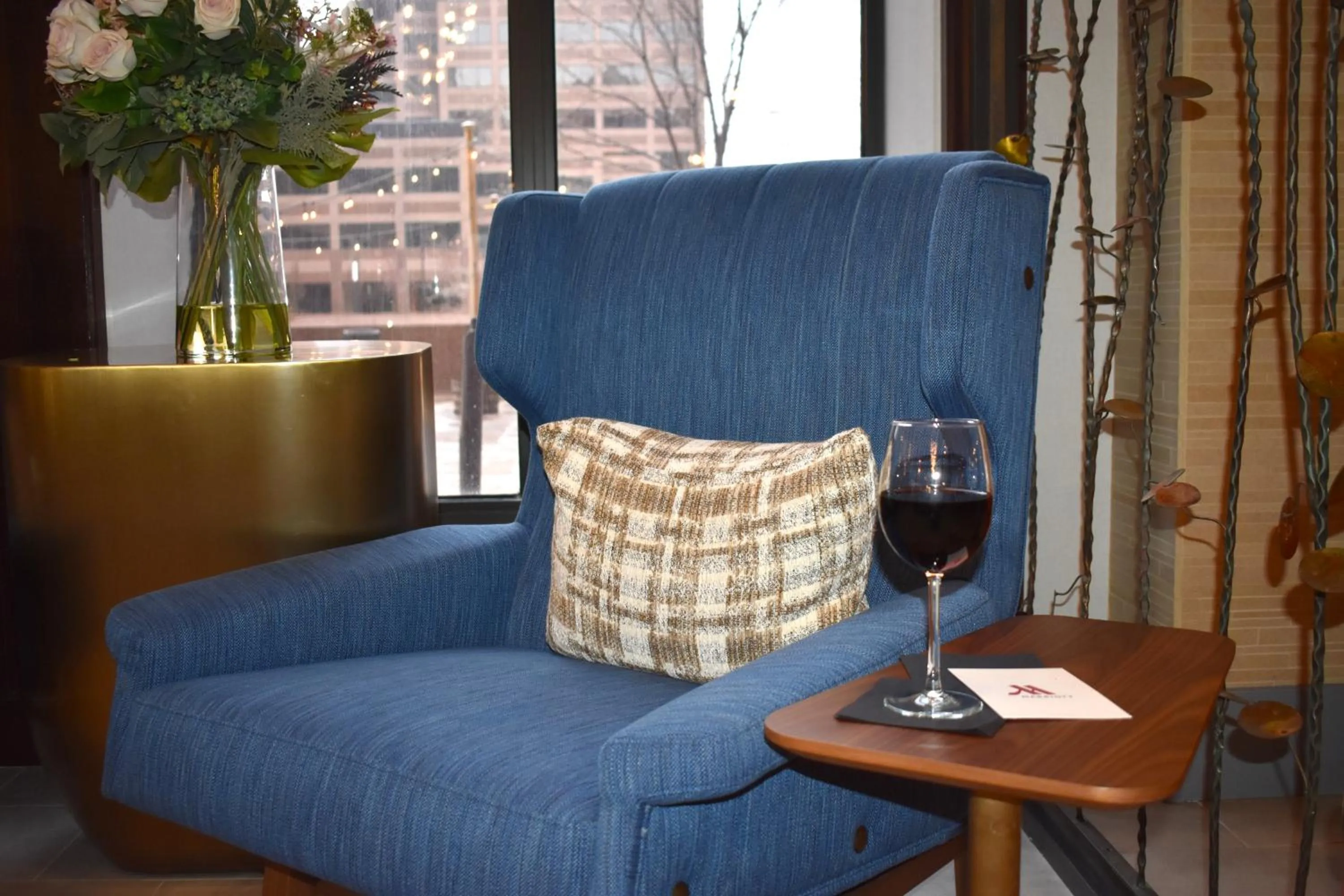 Lobby or reception in Chicago Marriott Suites O'Hare