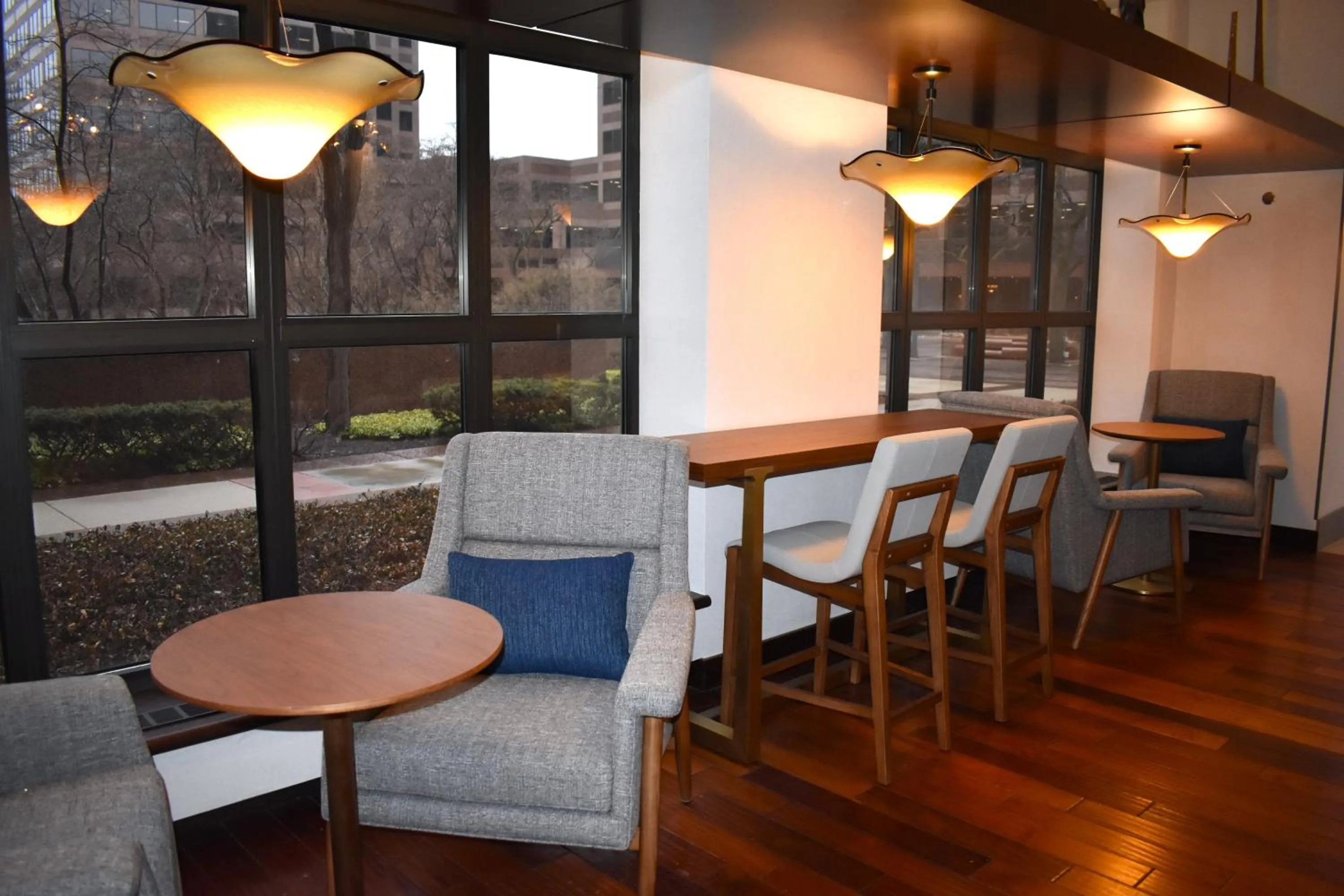 Restaurant/places to eat in Chicago Marriott Suites O'Hare