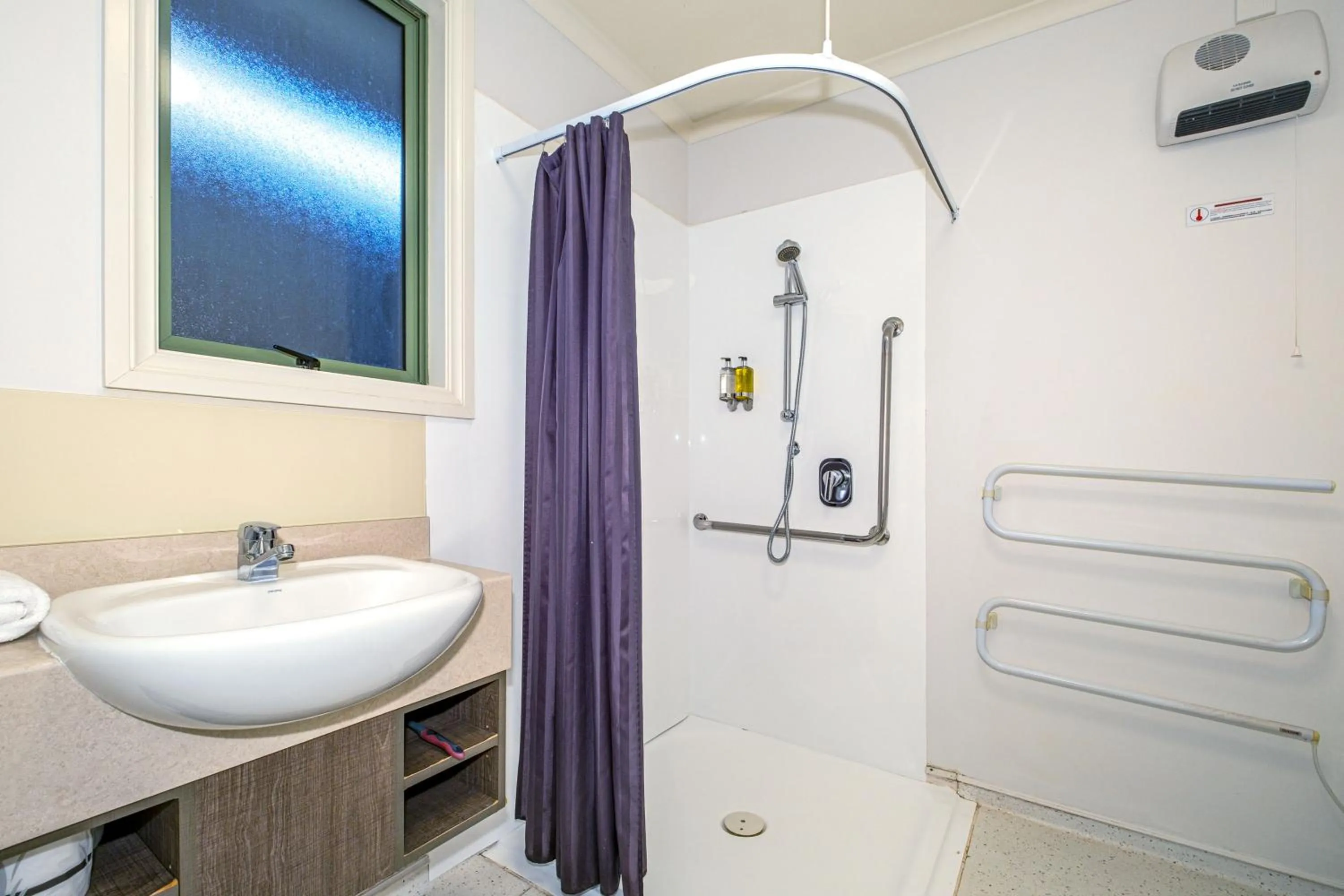 Shower in Lake Tekapo Village Motel