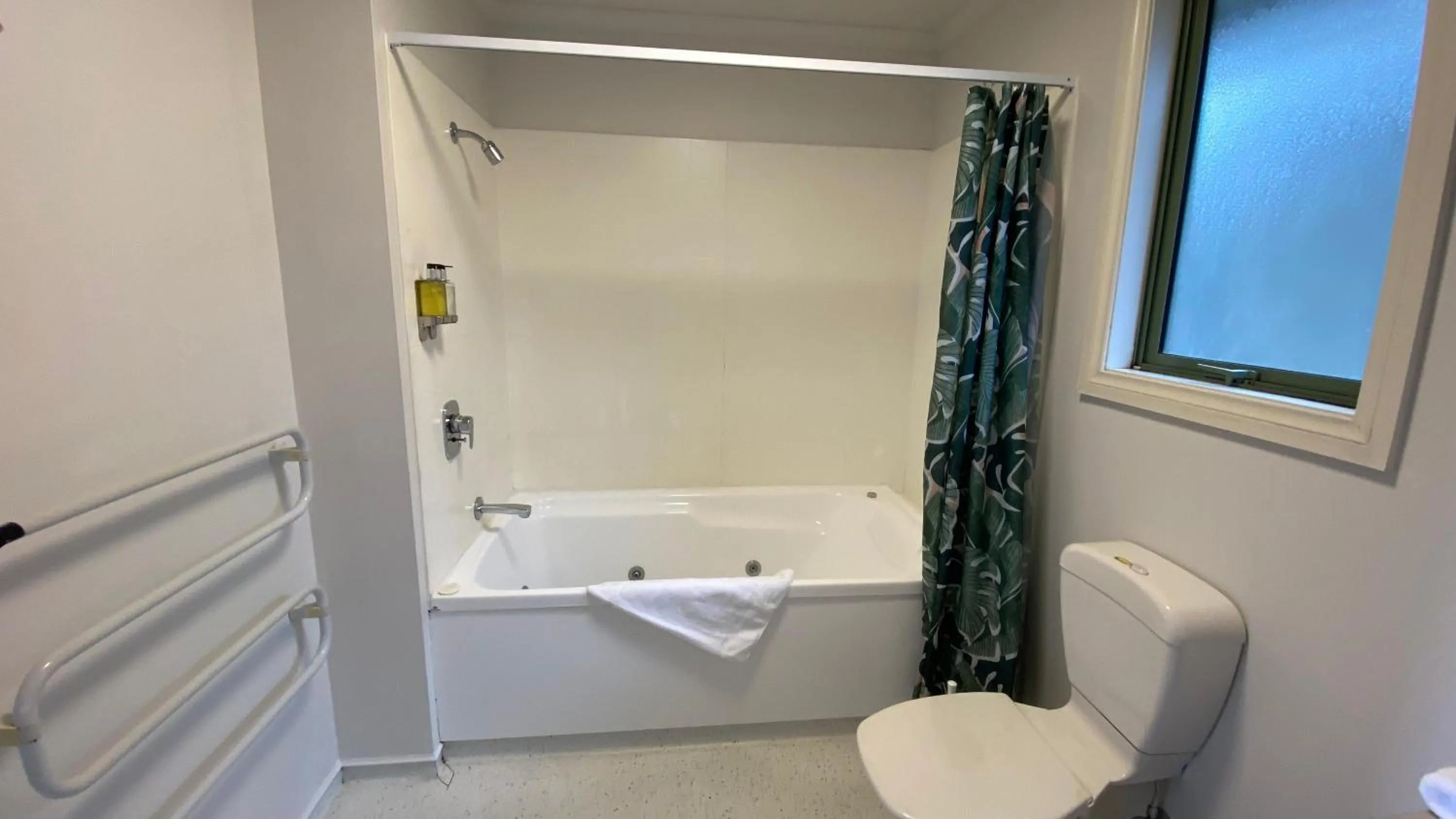 Shower in Lake Tekapo Village Motel