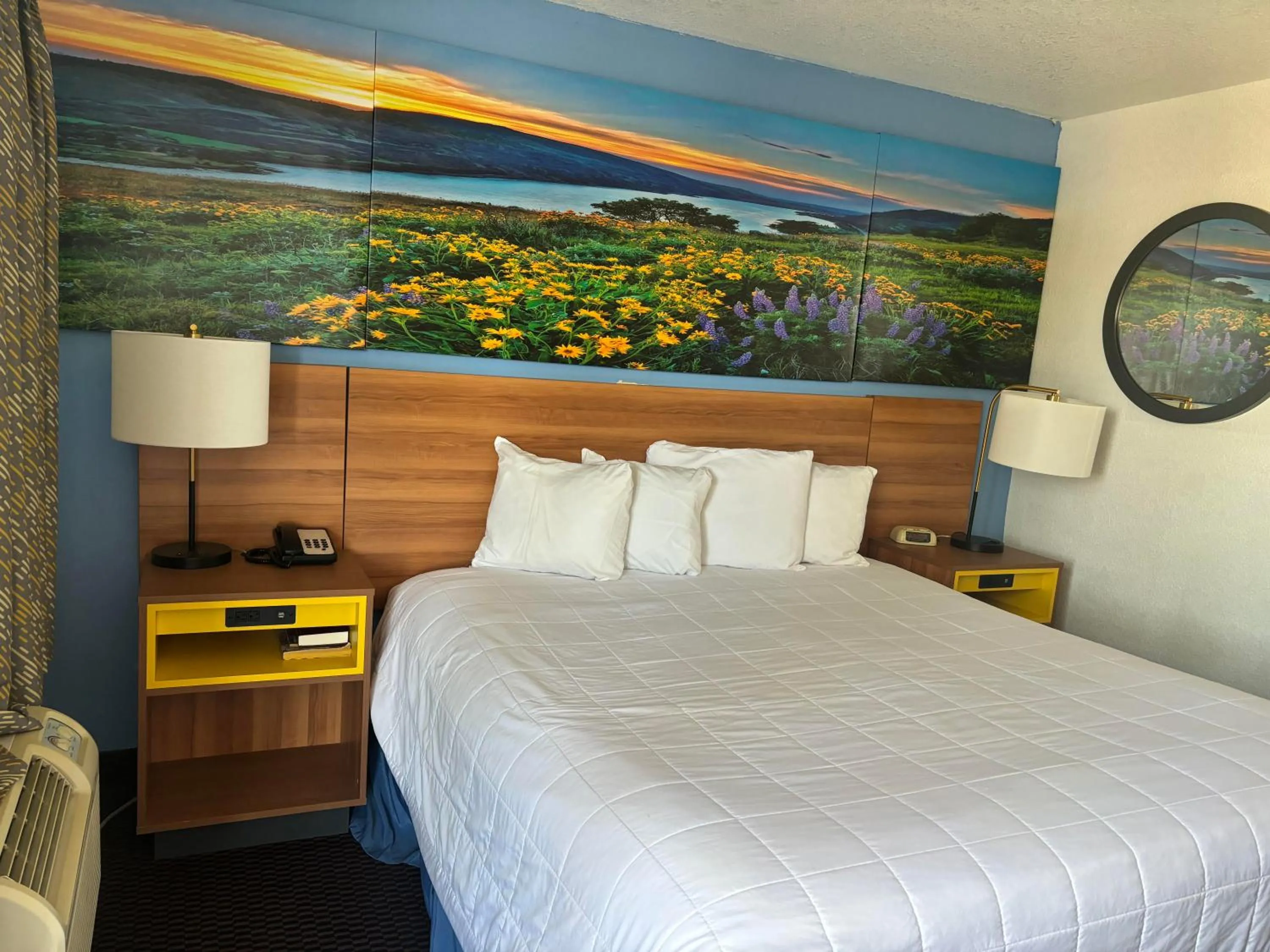 Bed in Days Inn & Suites by Wyndham Needles