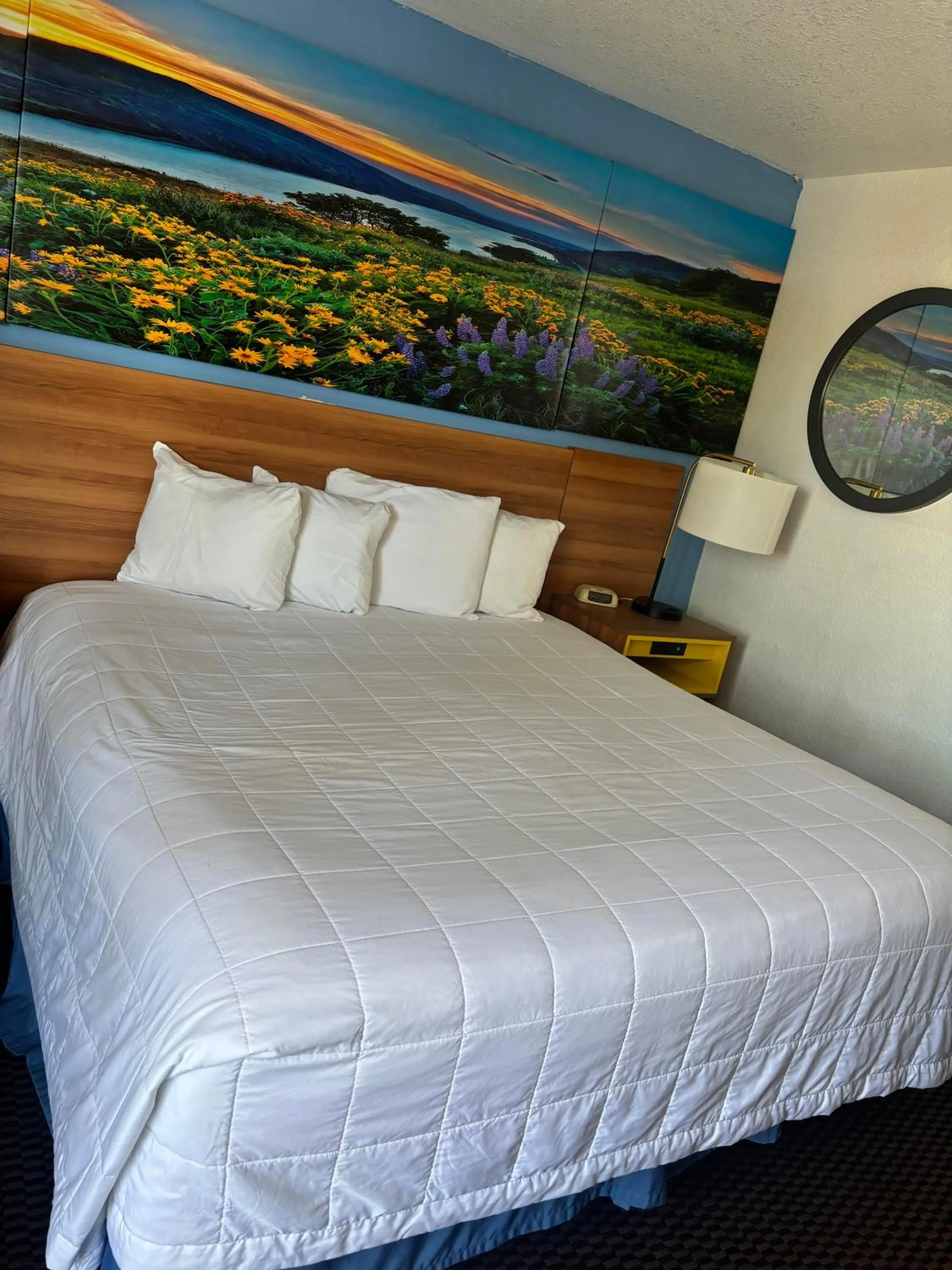 Bed in Days Inn & Suites by Wyndham Needles