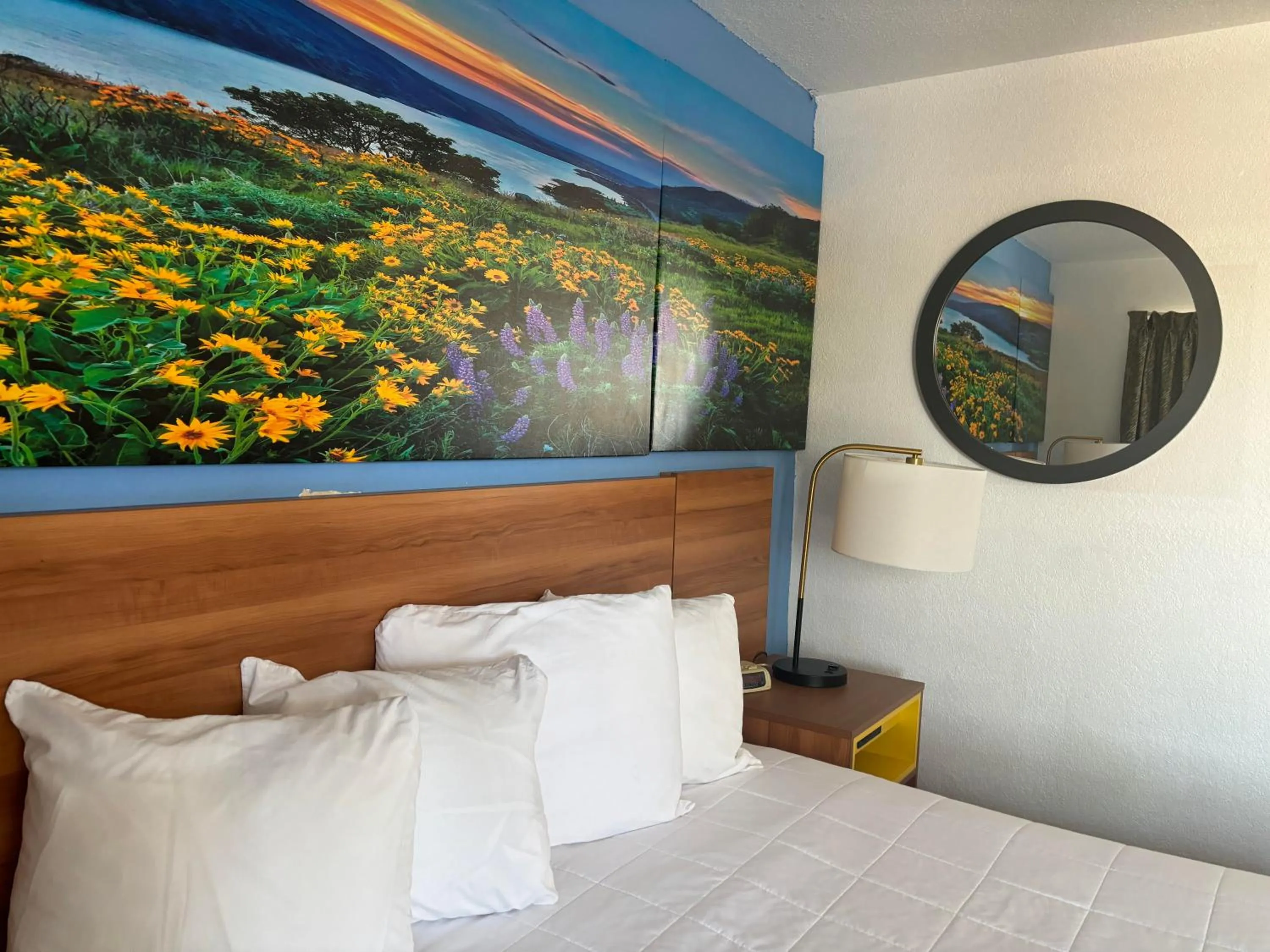 Bed in Days Inn & Suites by Wyndham Needles