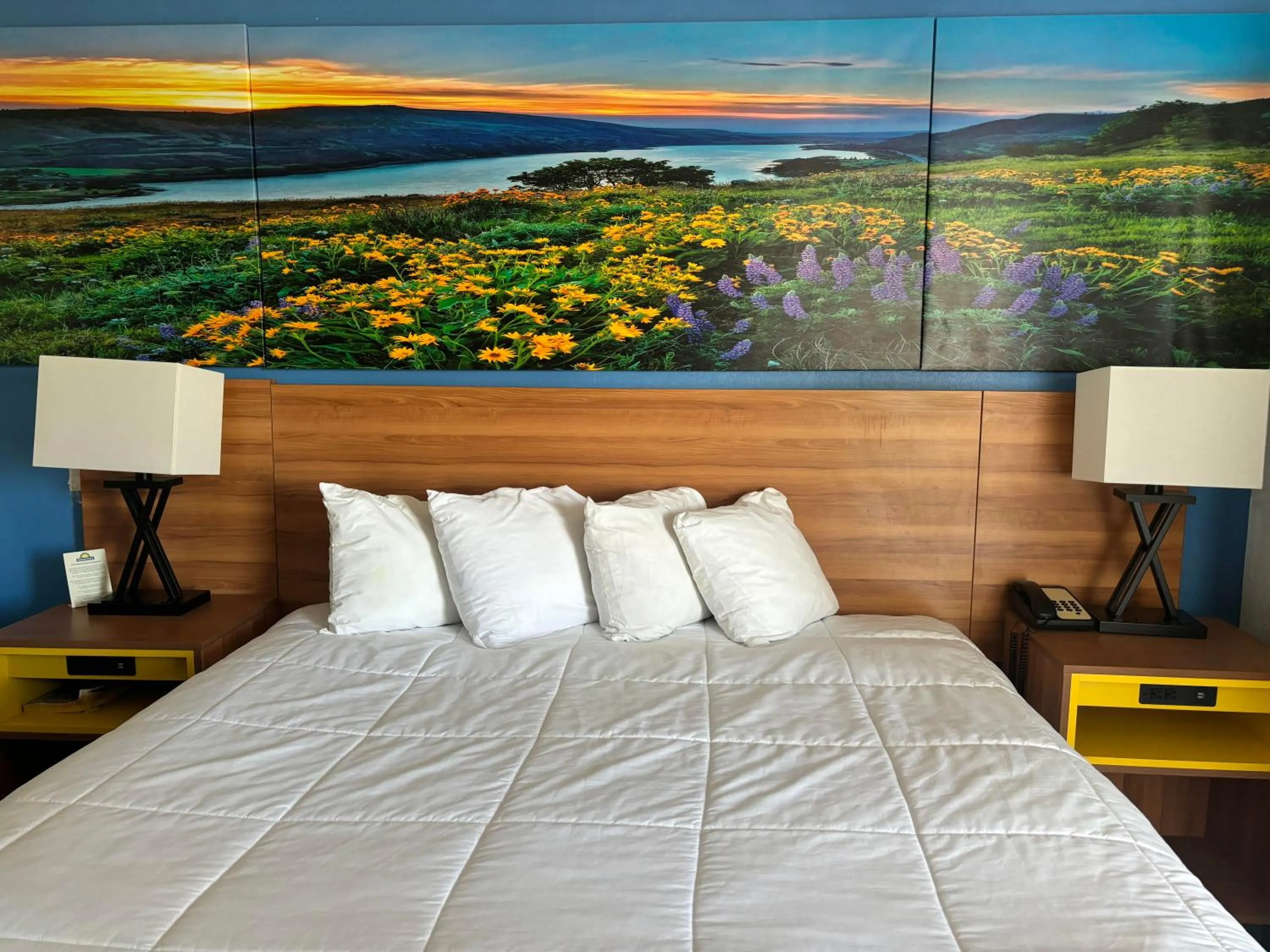 Bed in Days Inn & Suites by Wyndham Needles