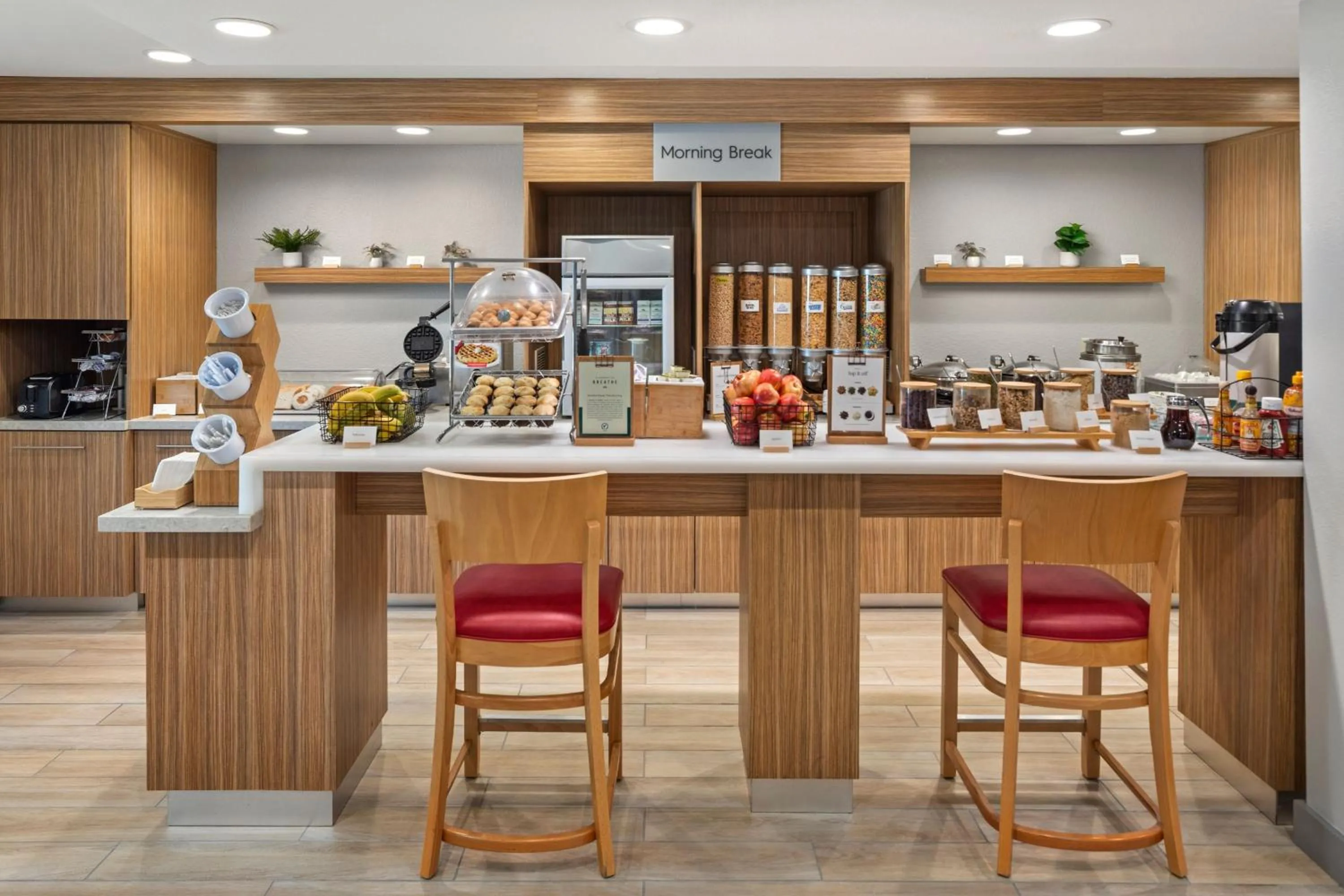 Breakfast in TownePlace Suites Chicago Lombard