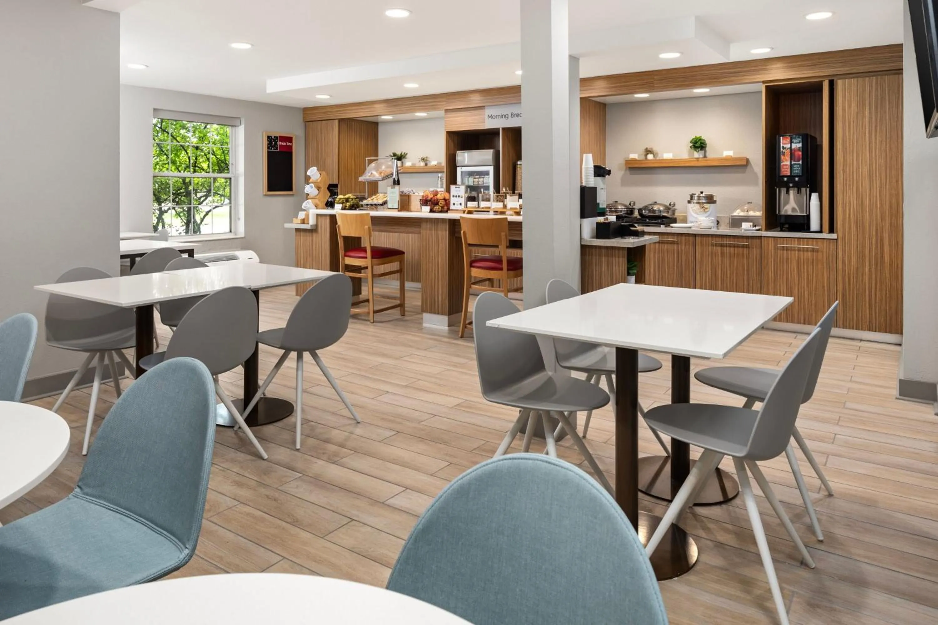 Restaurant/places to eat in TownePlace Suites Chicago Lombard