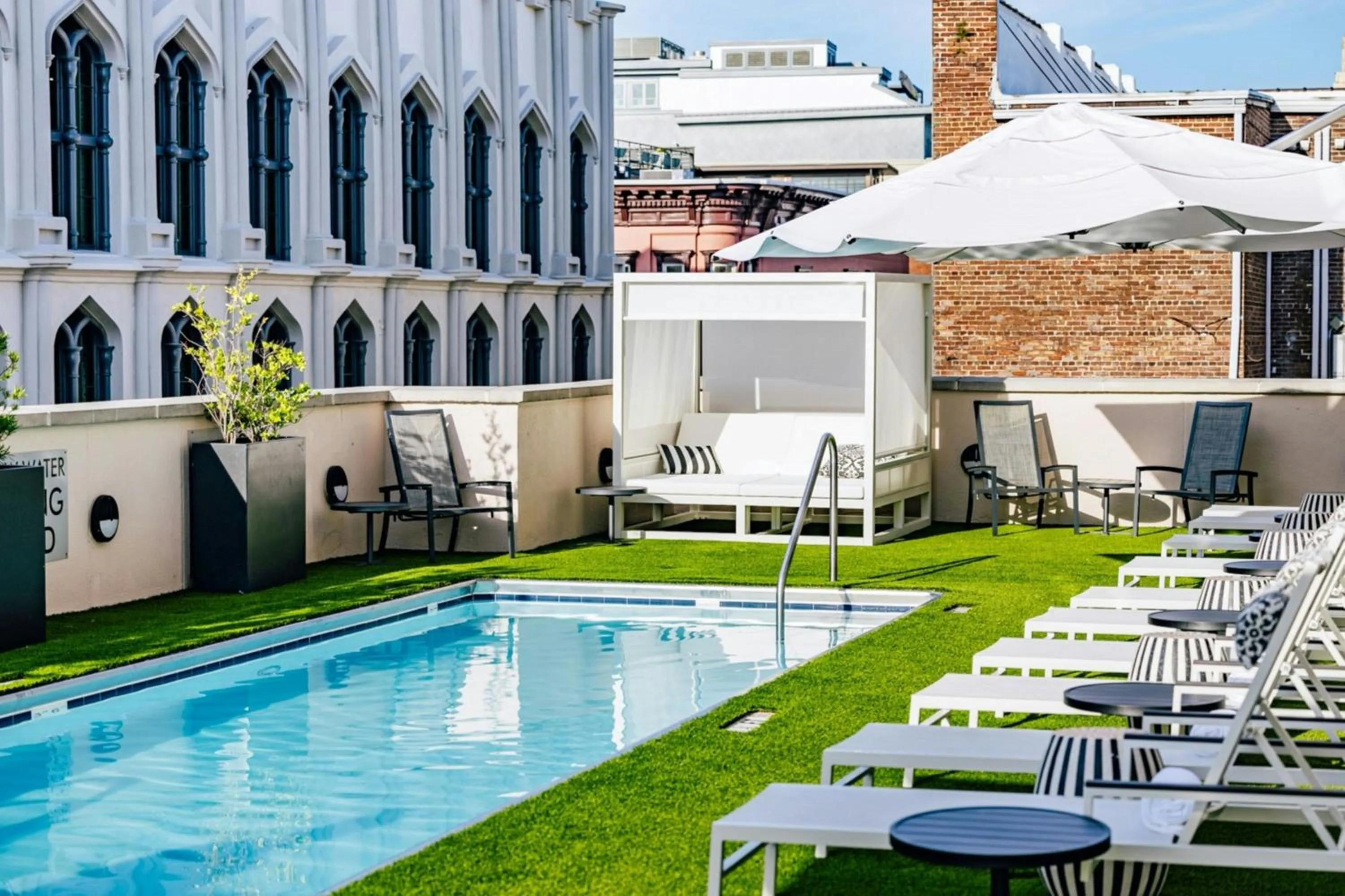 Swimming pool in The Lindy Renaissance Charleston Hotel