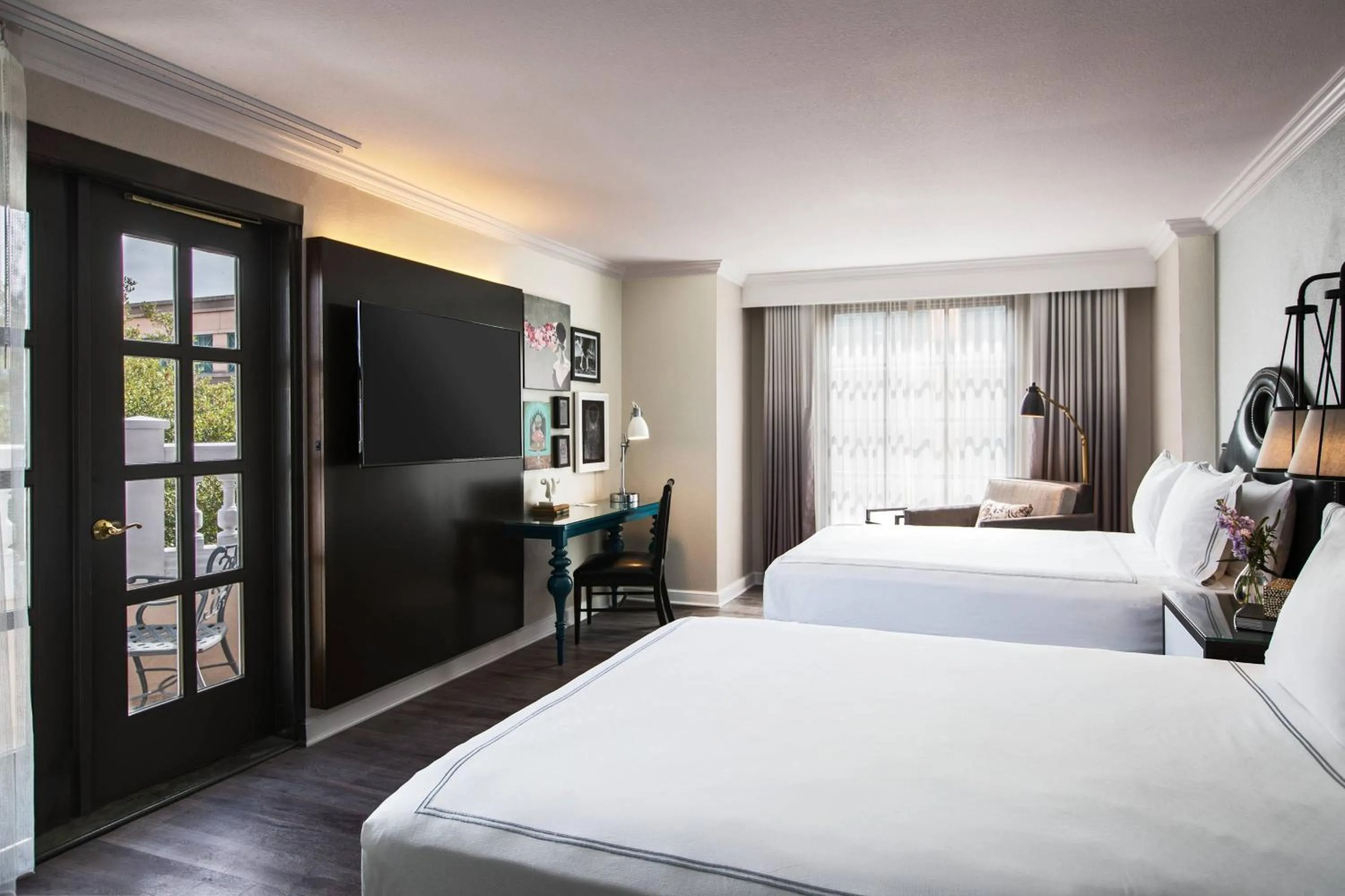 Photo of the whole room, Bed in The Lindy Renaissance Charleston Hotel