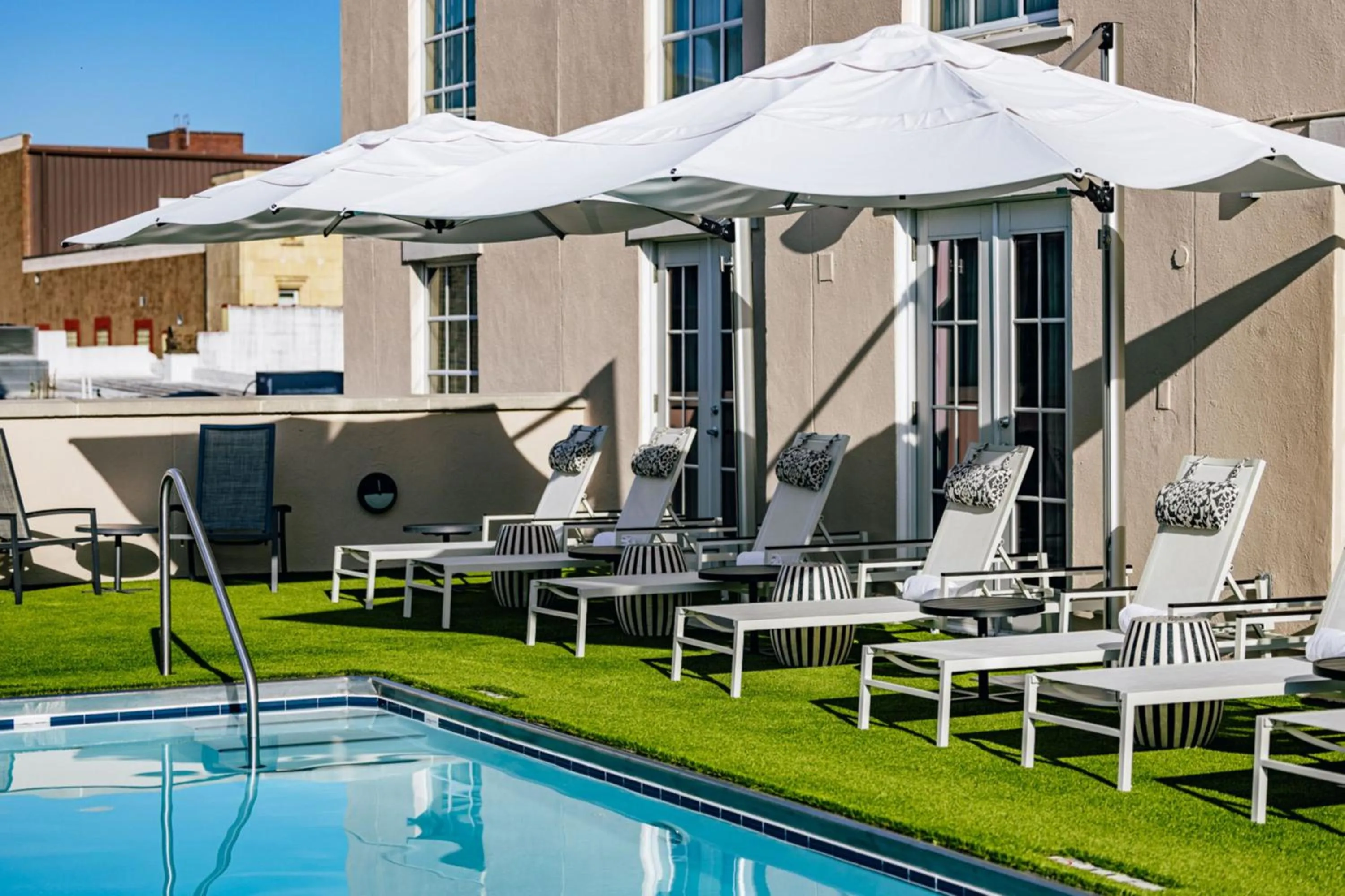 Swimming pool in The Lindy Renaissance Charleston Hotel