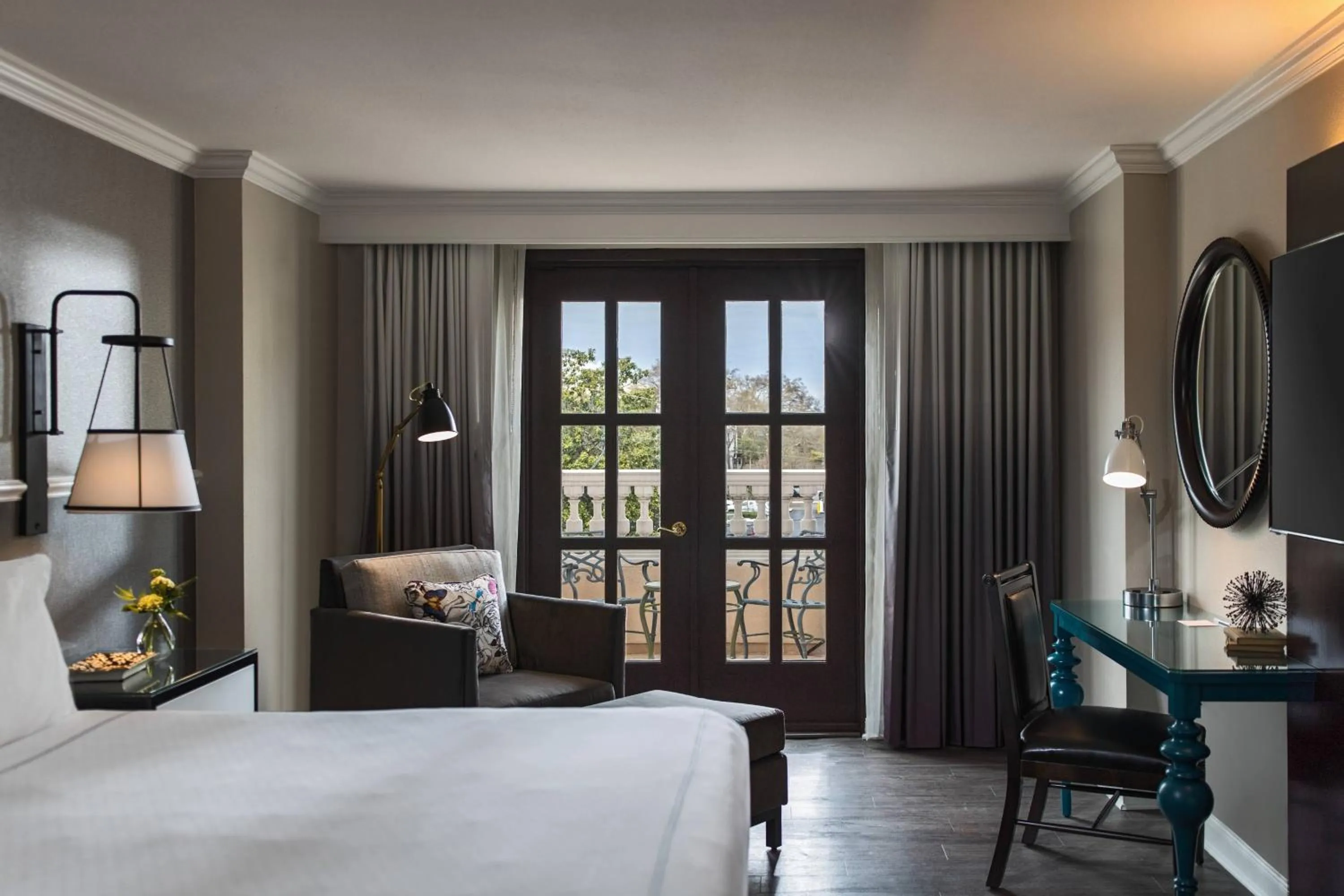 Photo of the whole room, Bed in The Lindy Renaissance Charleston Hotel