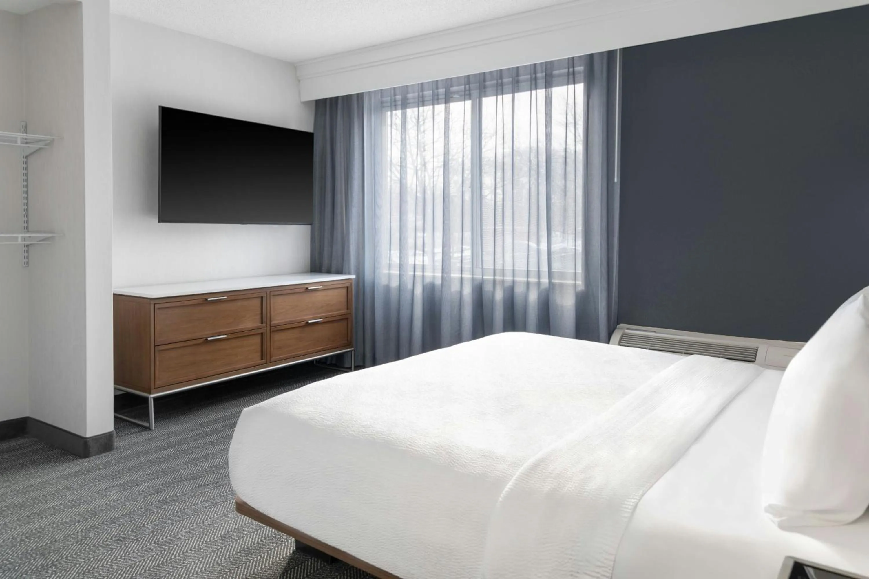 Bedroom, Bed in Courtyard Cleveland Airport South