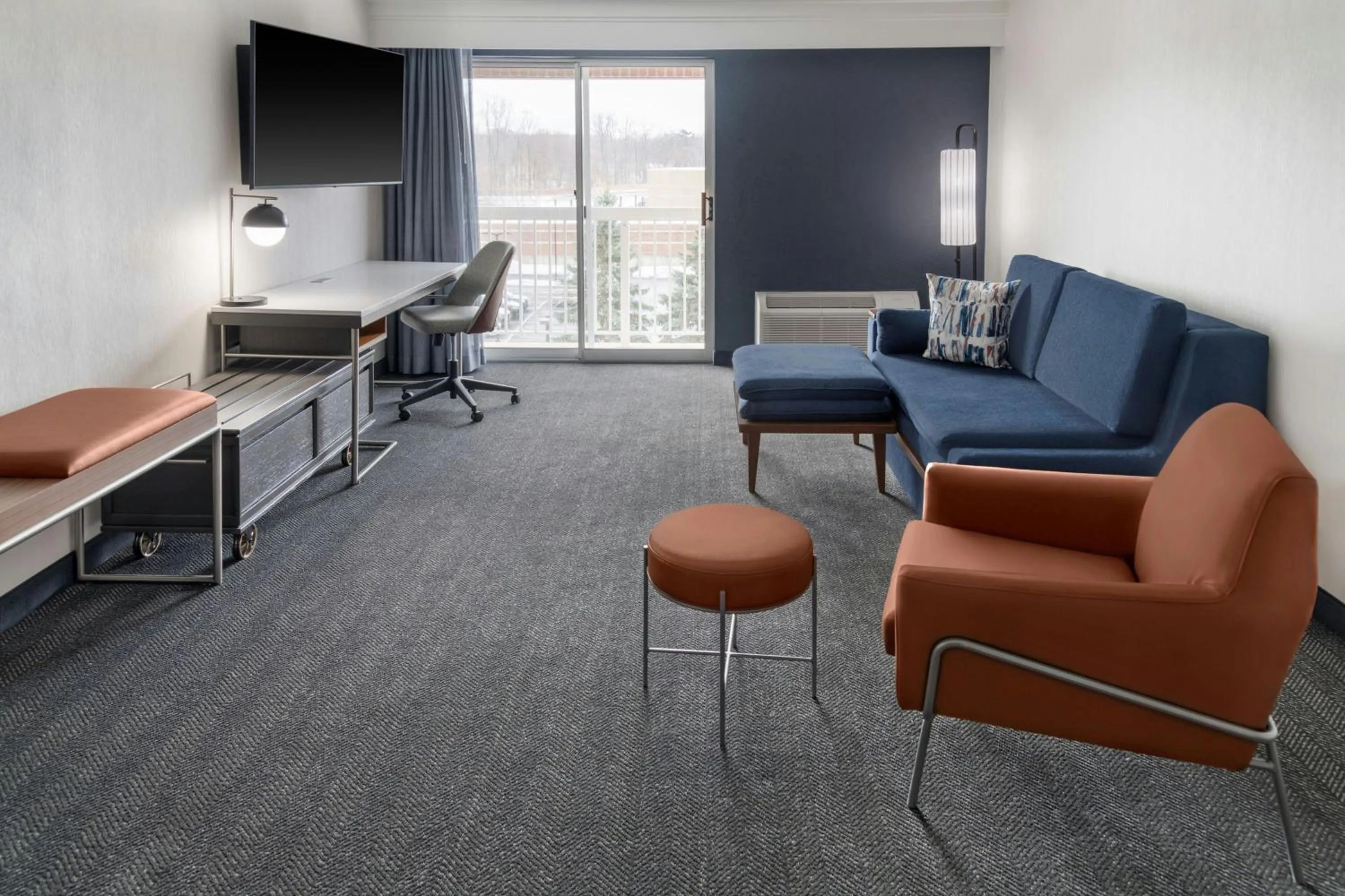 Living room in Courtyard Cleveland Airport South