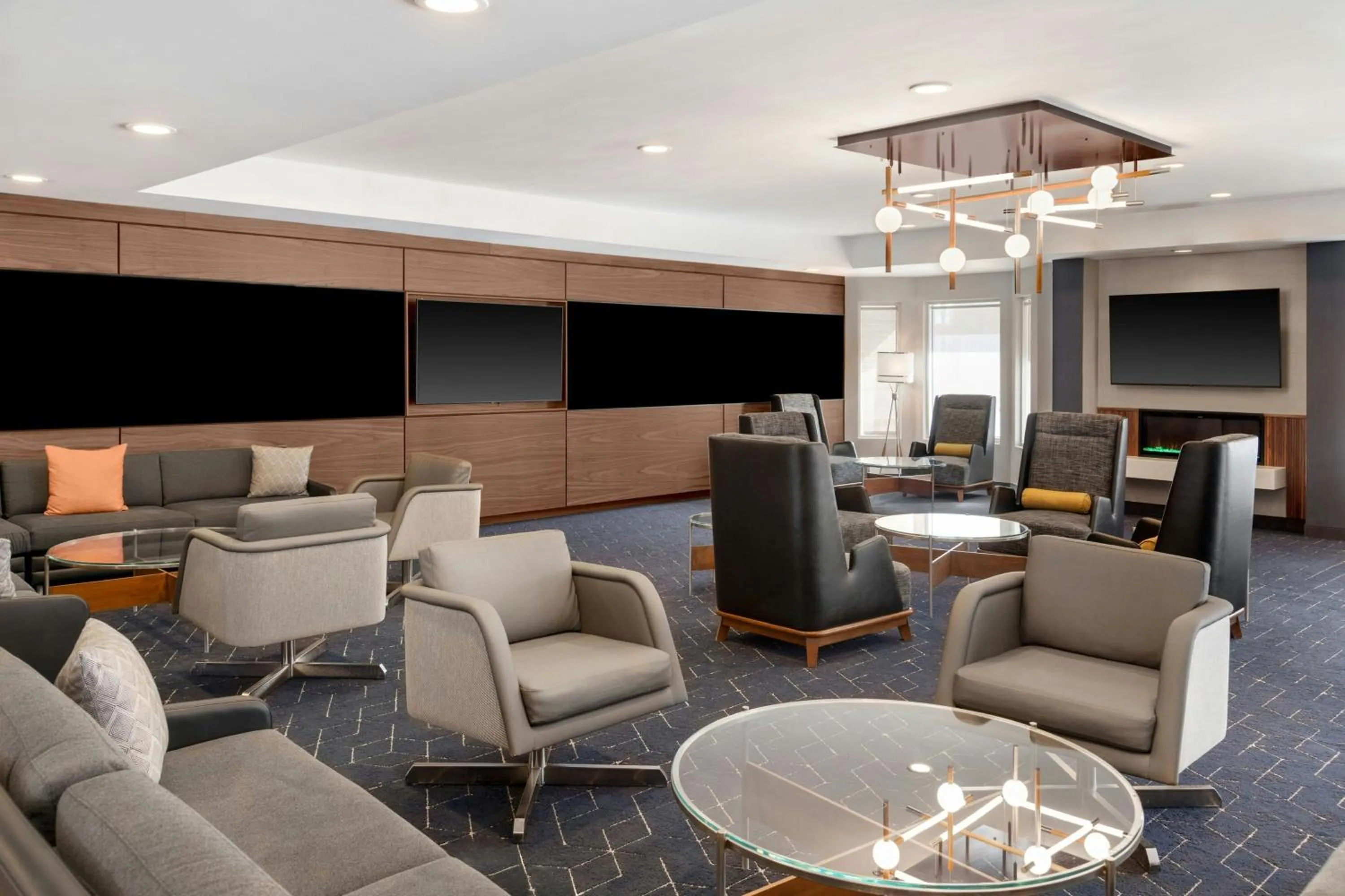 Lobby or reception in Courtyard Cleveland Airport South