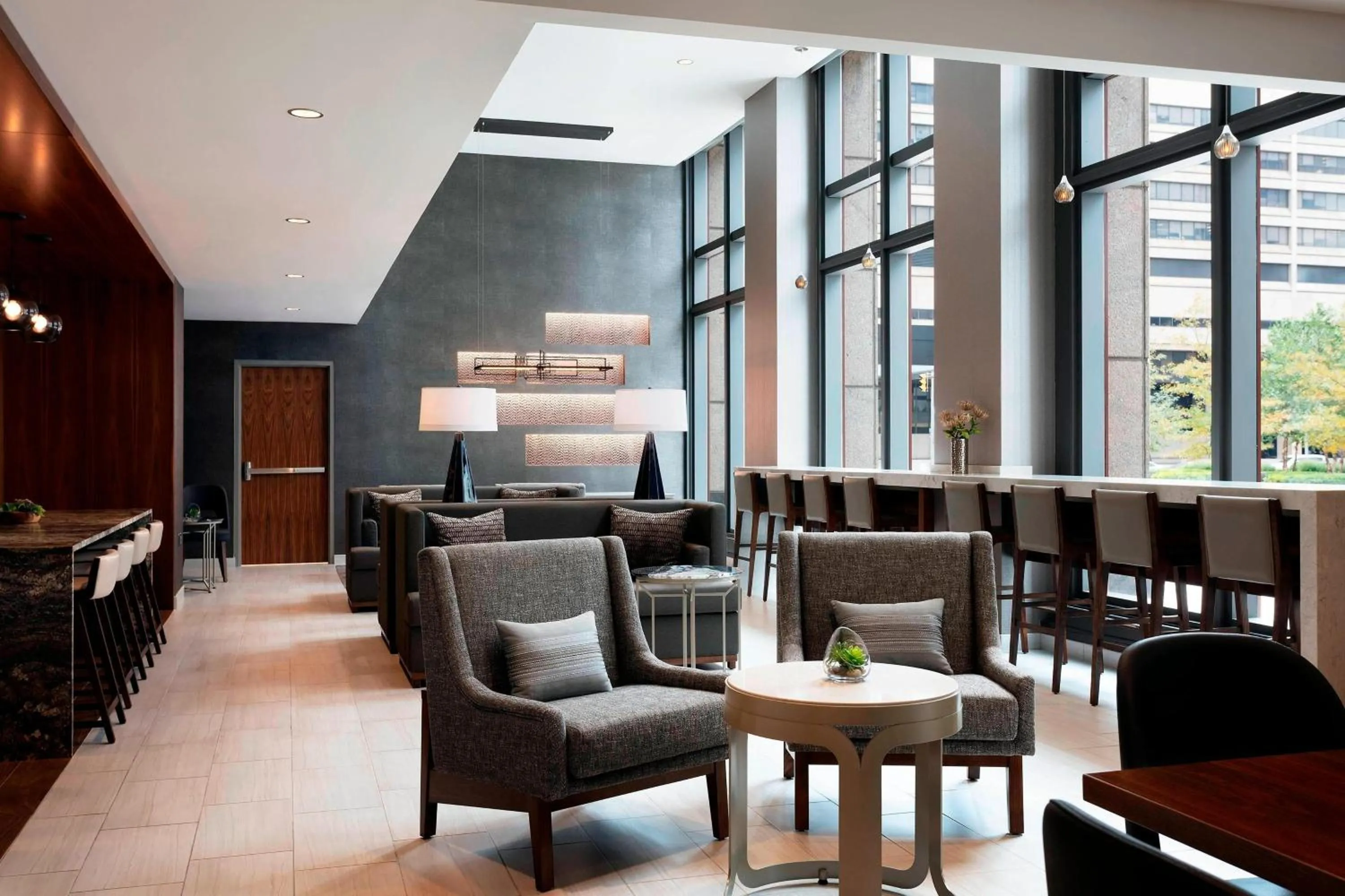 Lounge or bar in Cleveland Marriott Downtown at Key Tower