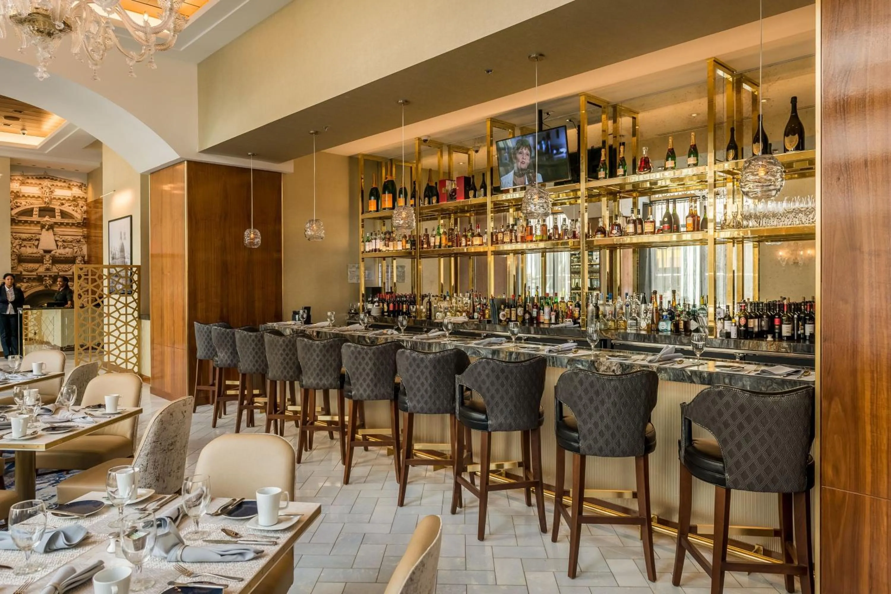 Restaurant/places to eat in Cleveland Marriott Downtown at Key Tower