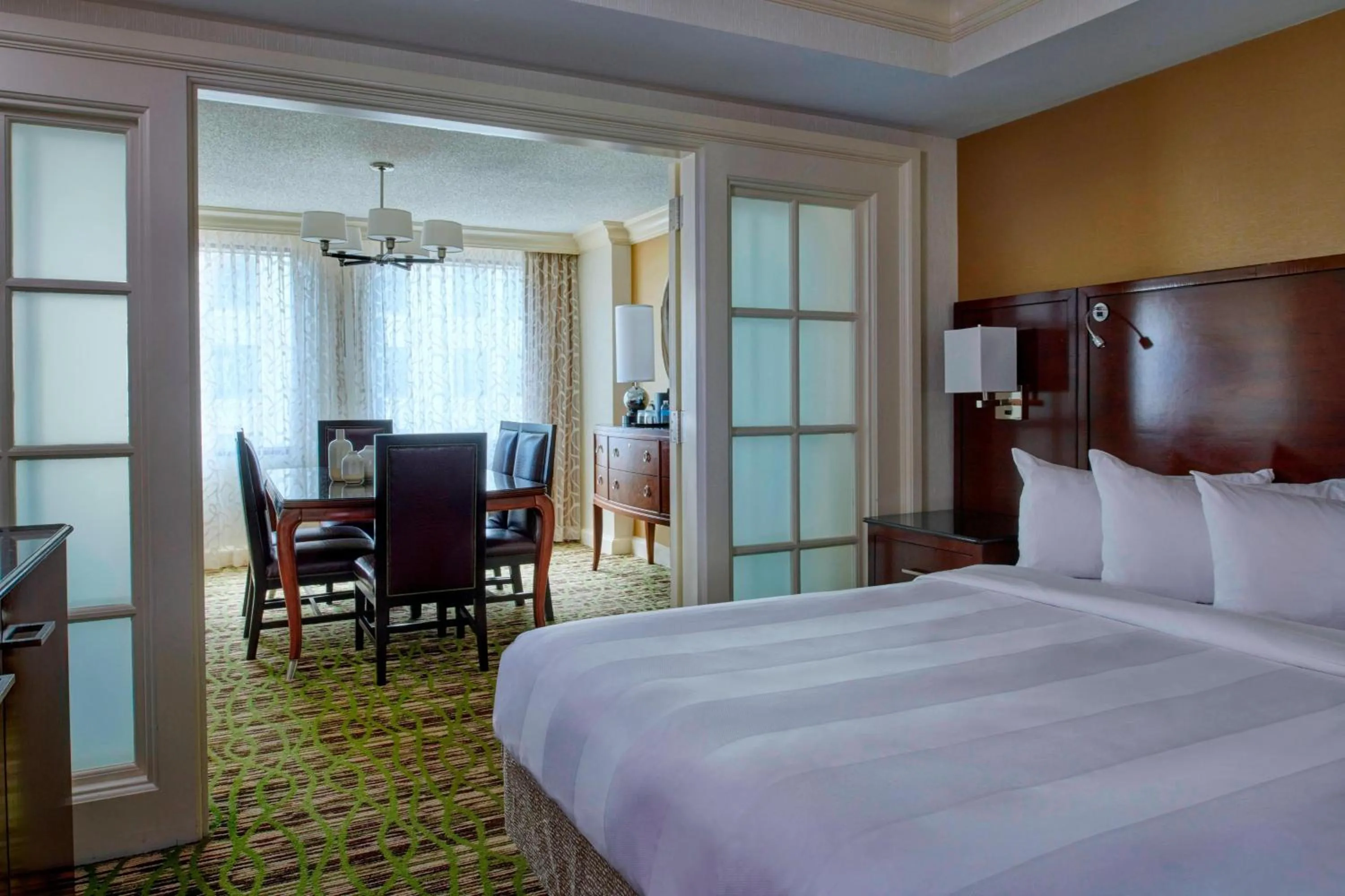 Bedroom, Bed in Cleveland Marriott Downtown at Key Tower