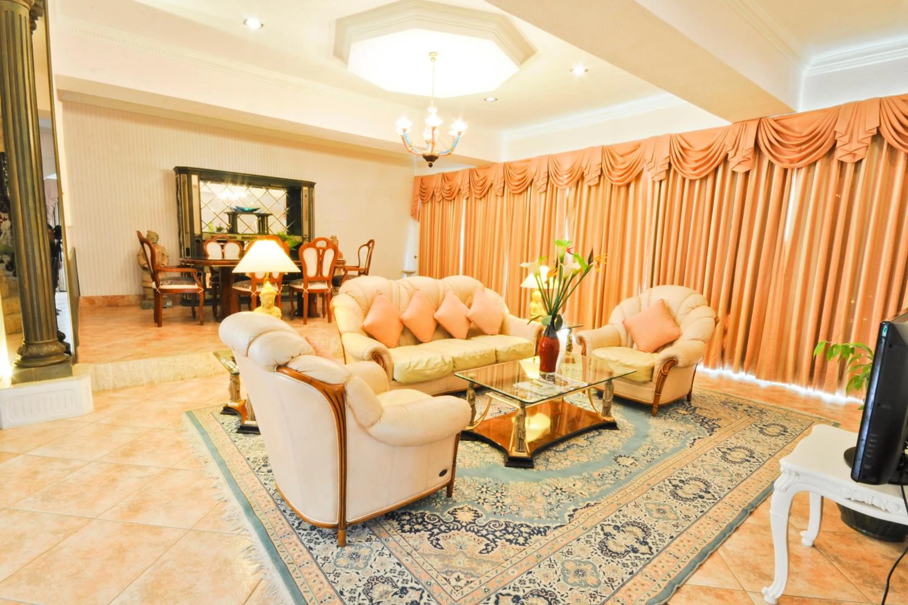 Living room in Paradise Garden Hotel and Convention Center Boracay Powered by ASTON