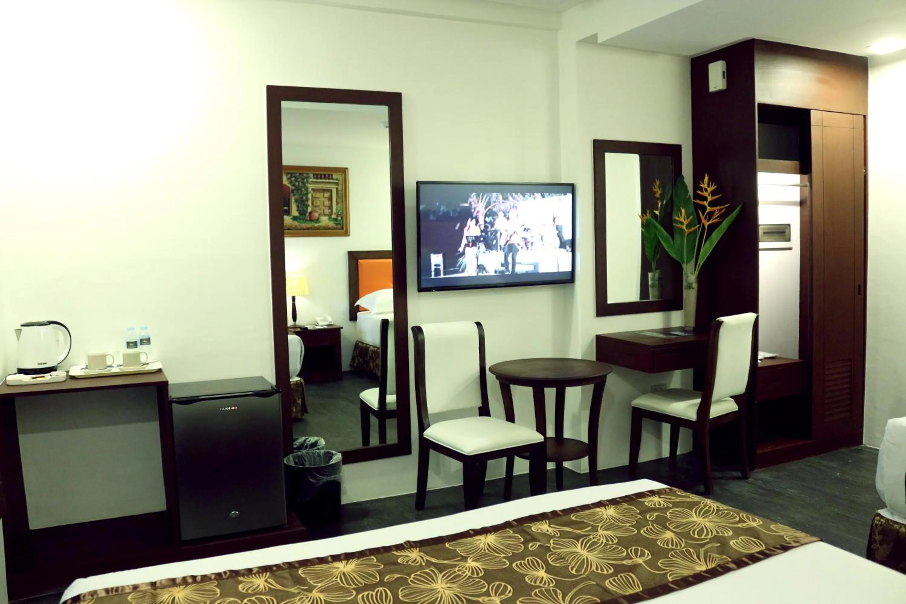 TV and multimedia in Paradise Garden Hotel and Convention Center Boracay Powered by ASTON